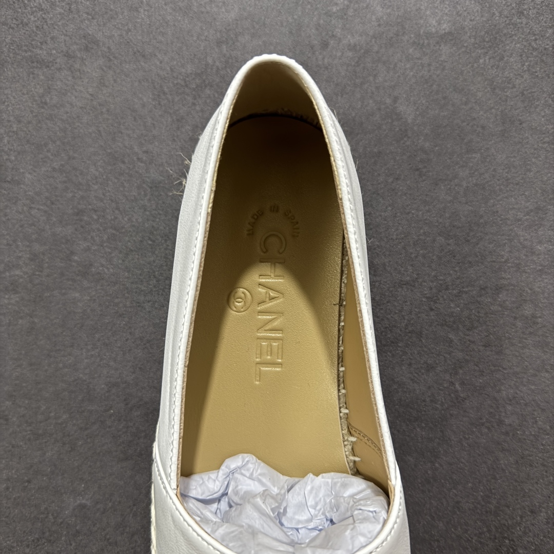 图片[7]-【莞产纯原】原版开发 市售顶级版本 CHANEL 香奈儿经典款 小香渔夫鞋 万年长青款 各路网红单品 春夏百搭款 牛仔裤 短裤轻松驾驭 原版一比一开模 99%还原正品100针麻绳上线，双双纯手工品质保证 原单进口羊皮 内里垫脚均为柔软绵羊皮 天然麻绳配透明橡胶大底 专柜统一包装。 脚背高/或者宽 建议选大一码 尺码： 35 36 37 38 39 40-选品中心