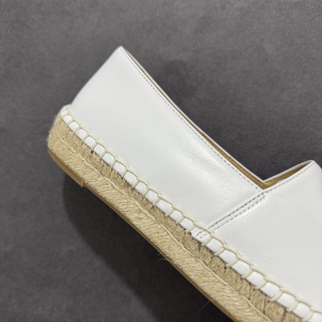 图片[6]-【莞产纯原】原版开发 市售顶级版本 CHANEL 香奈儿经典款 小香渔夫鞋 万年长青款 各路网红单品 春夏百搭款 牛仔裤 短裤轻松驾驭 原版一比一开模 99%还原正品100针麻绳上线，双双纯手工品质保证 原单进口羊皮 内里垫脚均为柔软绵羊皮 天然麻绳配透明橡胶大底 专柜统一包装。 脚背高/或者宽 建议选大一码 尺码： 35 36 37 38 39 40-选品中心