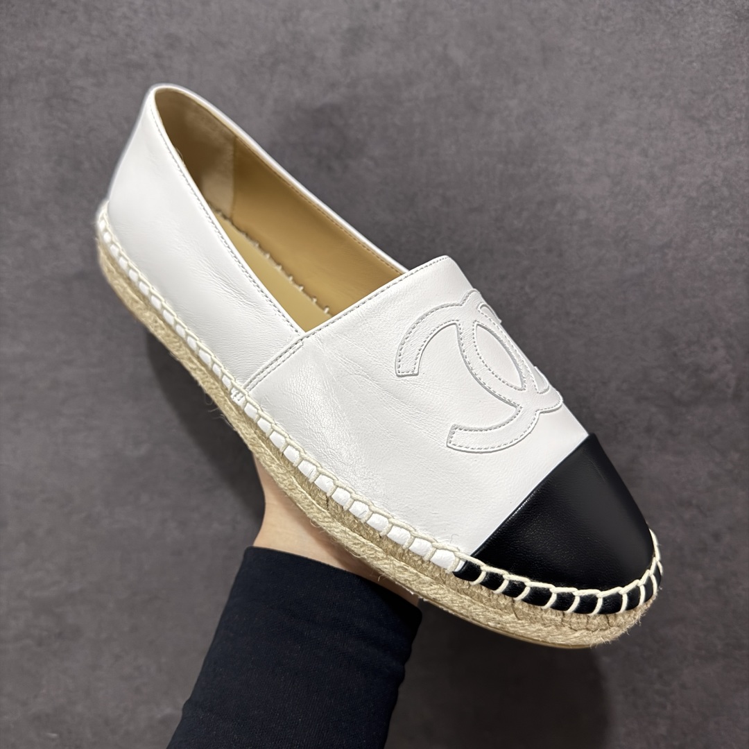 图片[3]-【莞产纯原】原版开发 市售顶级版本 CHANEL 香奈儿经典款 小香渔夫鞋 万年长青款 各路网红单品 春夏百搭款 牛仔裤 短裤轻松驾驭 原版一比一开模 99%还原正品100针麻绳上线，双双纯手工品质保证 原单进口羊皮 内里垫脚均为柔软绵羊皮 天然麻绳配透明橡胶大底 专柜统一包装。 脚背高/或者宽 建议选大一码 尺码： 35 36 37 38 39 40-选品中心