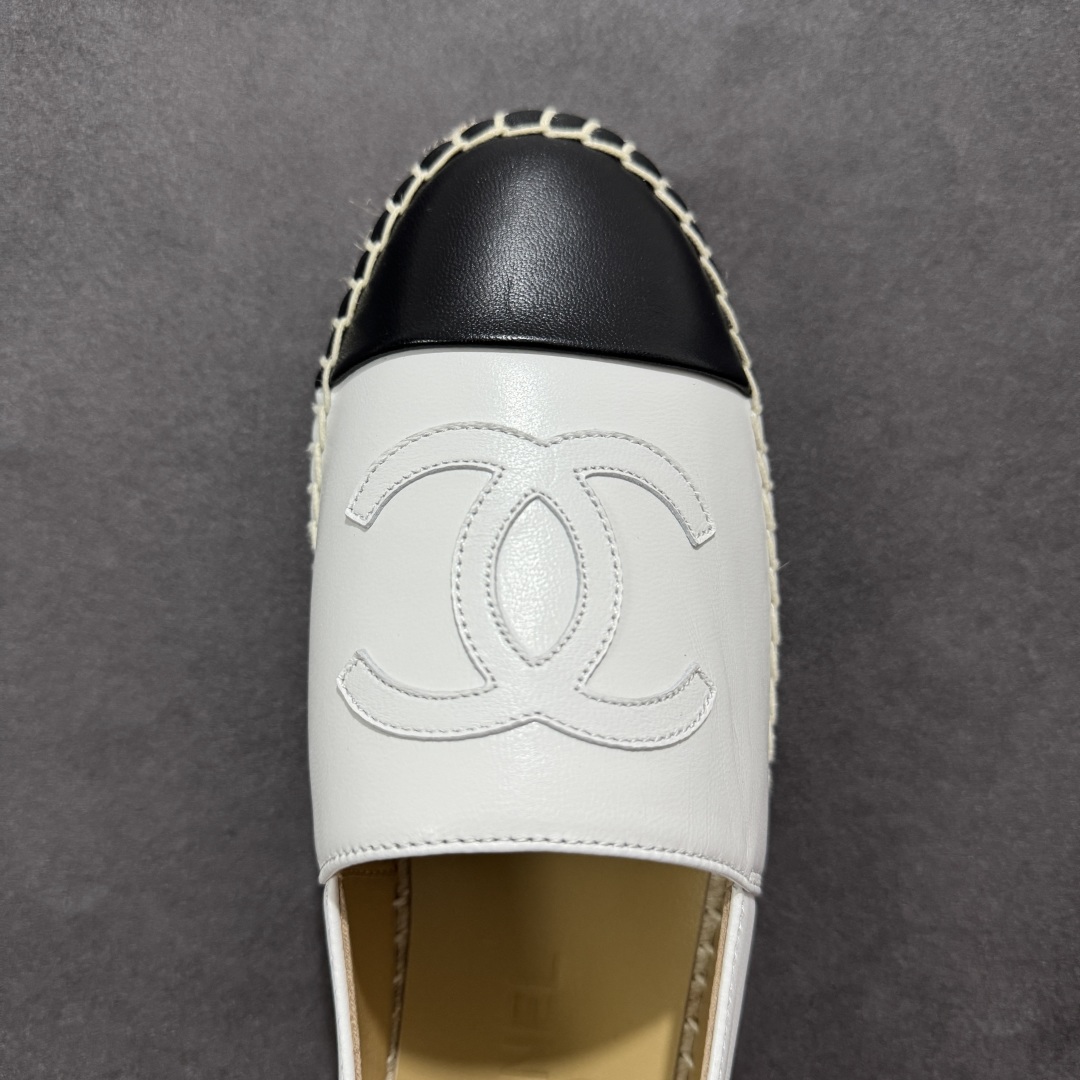 图片[8]-【莞产纯原】原版开发 市售顶级版本 CHANEL 香奈儿经典款 小香渔夫鞋 万年长青款 各路网红单品 春夏百搭款 牛仔裤 短裤轻松驾驭 原版一比一开模 99%还原正品100针麻绳上线，双双纯手工品质保证 原单进口羊皮 内里垫脚均为柔软绵羊皮 天然麻绳配透明橡胶大底 专柜统一包装。 脚背高/或者宽 建议选大一码 尺码： 35 36 37 38 39 40-选品中心