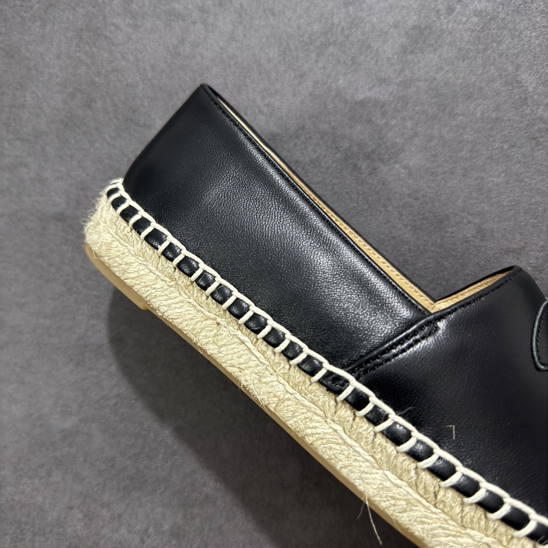 图片[6]-【莞产纯原】原版开发 市售顶级版本 CHANEL 香奈儿经典款 小香渔夫鞋 万年长青款 各路网红单品 春夏百搭款 牛仔裤 短裤轻松驾驭 原版一比一开模 99%还原正品100针麻绳上线，双双纯手工品质保证 原单进口羊皮 内里垫脚均为柔软绵羊皮 天然麻绳配透明橡胶大底 专柜统一包装。 脚背高/或者宽 建议选大一码 尺码： 35 36 37 38 39 40-选品中心