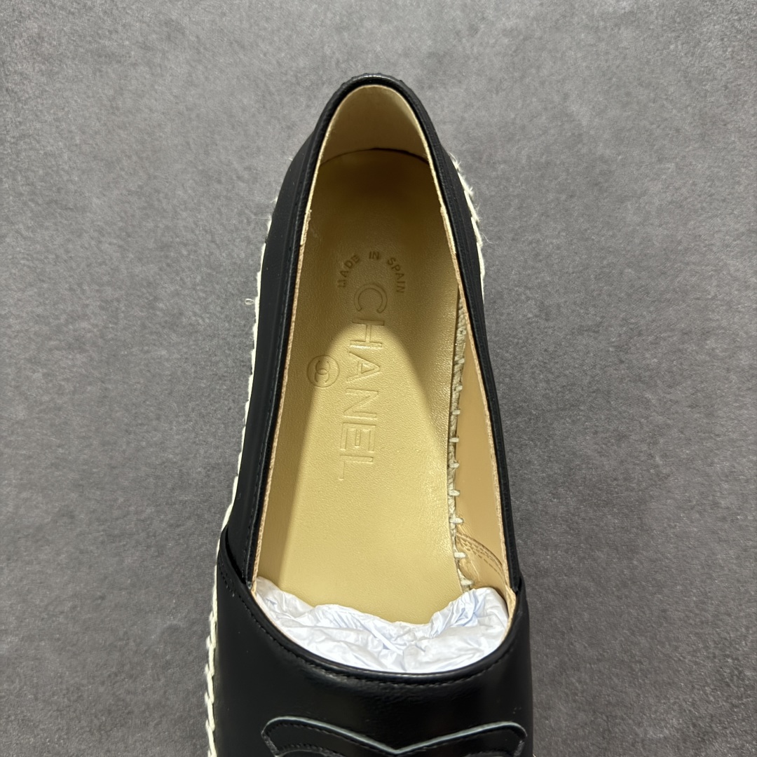 图片[7]-【莞产纯原】原版开发 市售顶级版本 CHANEL 香奈儿经典款 小香渔夫鞋 万年长青款 各路网红单品 春夏百搭款 牛仔裤 短裤轻松驾驭 原版一比一开模 99%还原正品100针麻绳上线，双双纯手工品质保证 原单进口羊皮 内里垫脚均为柔软绵羊皮 天然麻绳配透明橡胶大底 专柜统一包装。 脚背高/或者宽 建议选大一码 尺码： 35 36 37 38 39 40-选品中心