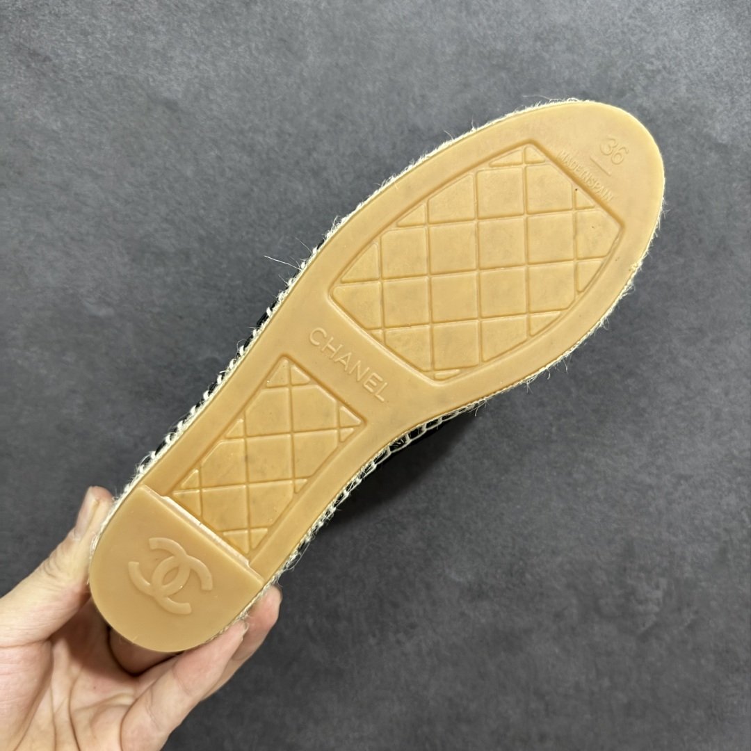 图片[9]-【莞产纯原】原版开发 市售顶级版本 CHANEL 香奈儿经典款 小香渔夫鞋 万年长青款 各路网红单品 春夏百搭款 牛仔裤 短裤轻松驾驭 原版一比一开模 99%还原正品100针麻绳上线，双双纯手工品质保证 原单进口羊皮 内里垫脚均为柔软绵羊皮 天然麻绳配透明橡胶大底 专柜统一包装。 脚背高/或者宽 建议选大一码 尺码： 35 36 37 38 39 40-选品中心