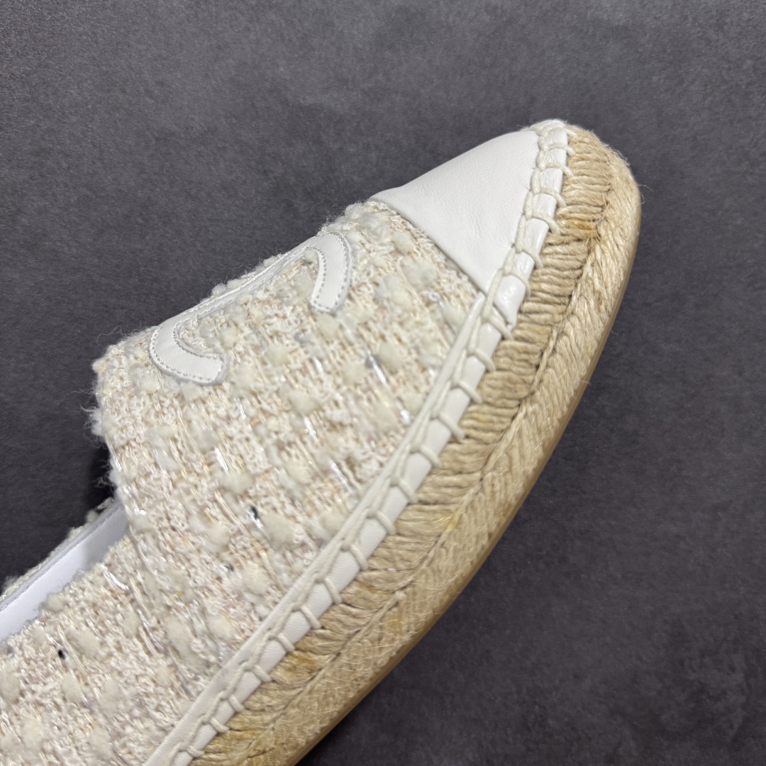 图片[5]-【莞产纯原】原版开发 市售顶级版本 CHANEL 香奈儿经典款 小香渔夫鞋 万年长青款 各路网红单品 春夏百搭款 牛仔裤 短裤轻松驾驭 原版一比一开模 99%还原正品100针麻绳上线，双双纯手工品质保证 原单进口羊皮 内里垫脚均为柔软绵羊皮 天然麻绳配透明橡胶大底 专柜统一包装。 脚背高/或者宽 建议选大一码 尺码： 35 36 37 38 39 40-选品中心