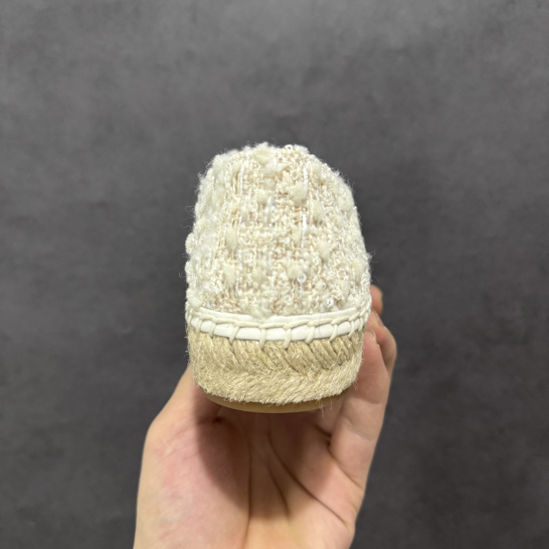 图片[4]-【莞产纯原】原版开发 市售顶级版本 CHANEL 香奈儿经典款 小香渔夫鞋 万年长青款 各路网红单品 春夏百搭款 牛仔裤 短裤轻松驾驭 原版一比一开模 99%还原正品100针麻绳上线，双双纯手工品质保证 原单进口羊皮 内里垫脚均为柔软绵羊皮 天然麻绳配透明橡胶大底 专柜统一包装。 脚背高/或者宽 建议选大一码 尺码： 35 36 37 38 39 40-选品中心