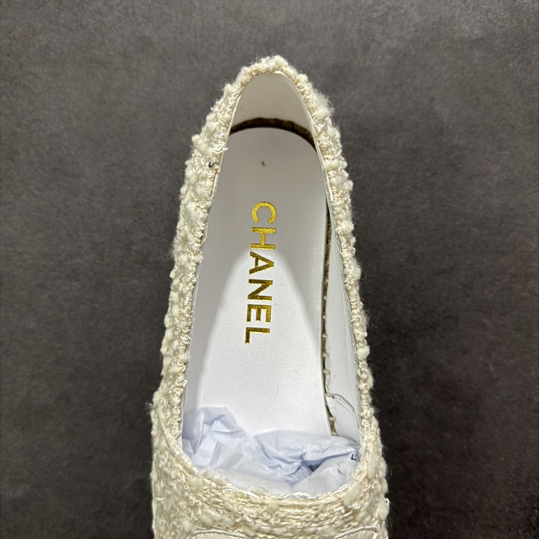 图片[7]-【莞产纯原】原版开发 市售顶级版本 CHANEL 香奈儿经典款 小香渔夫鞋 万年长青款 各路网红单品 春夏百搭款 牛仔裤 短裤轻松驾驭 原版一比一开模 99%还原正品100针麻绳上线，双双纯手工品质保证 原单进口羊皮 内里垫脚均为柔软绵羊皮 天然麻绳配透明橡胶大底 专柜统一包装。 脚背高/或者宽 建议选大一码 尺码： 35 36 37 38 39 40-选品中心