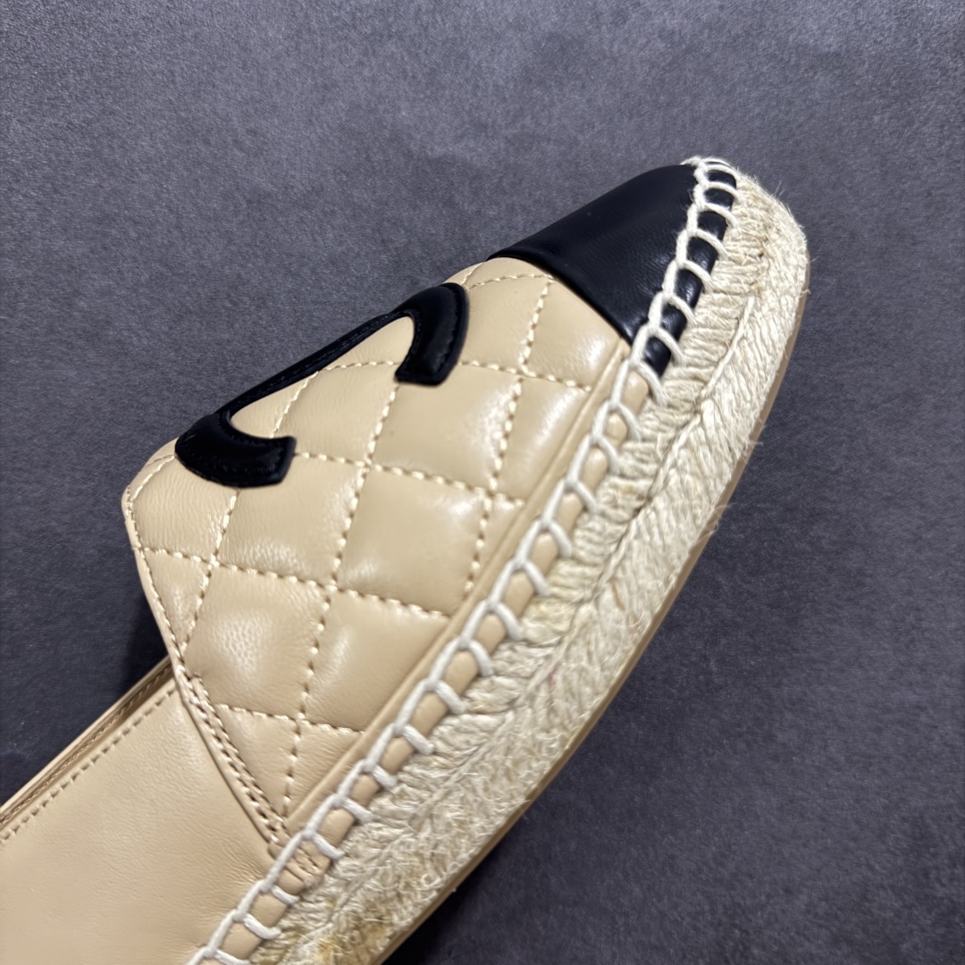 图片[5]-【莞产纯原】原版开发 市售顶级版本 CHANEL 香奈儿经典款 小香渔夫鞋 万年长青款 各路网红单品 春夏百搭款 牛仔裤 短裤轻松驾驭 原版一比一开模 99%还原正品100针麻绳上线，双双纯手工品质保证 原单进口羊皮 内里垫脚均为柔软绵羊皮 天然麻绳配透明橡胶大底 专柜统一包装。 脚背高/或者宽 建议选大一码 尺码： 35 36 37 38 39 40-选品中心