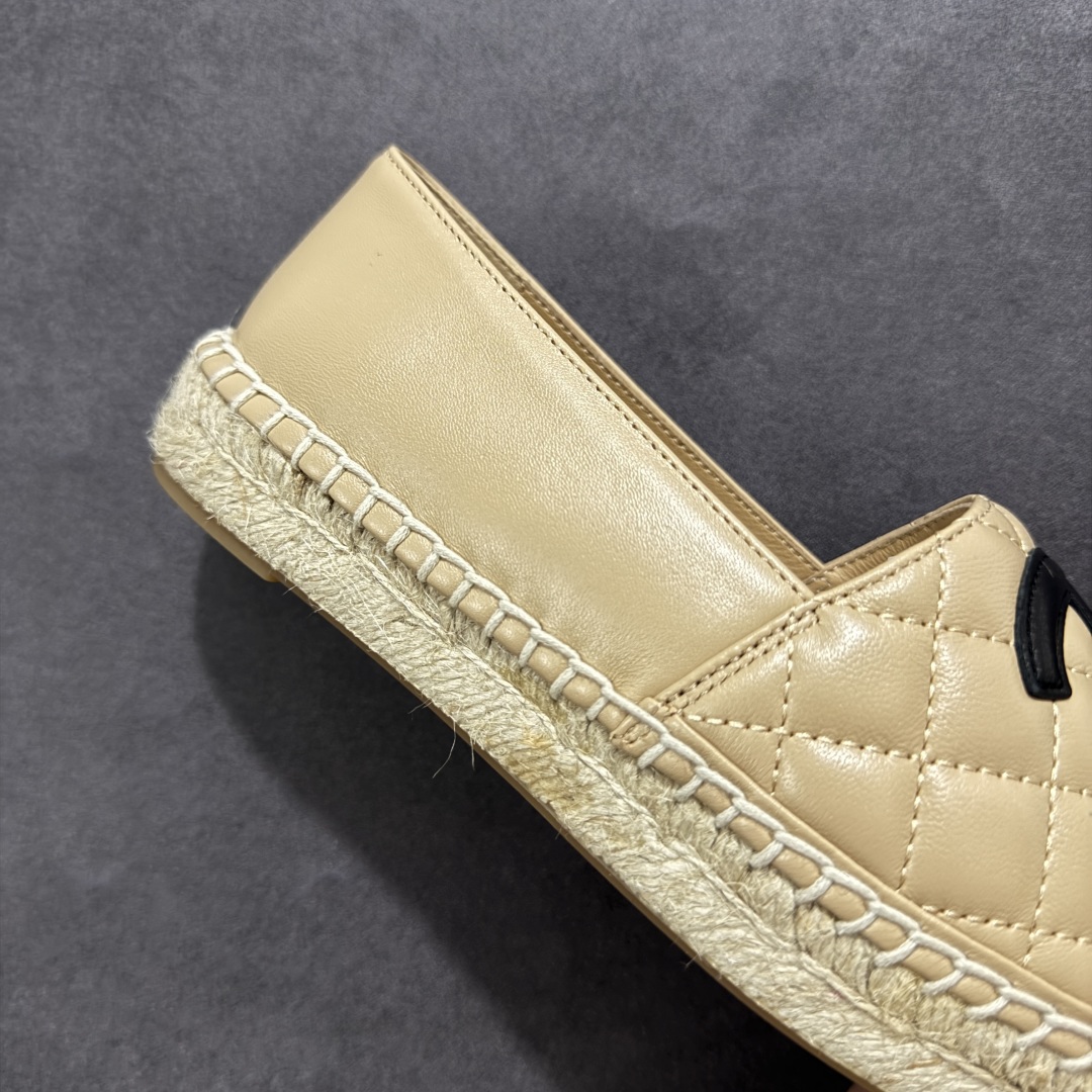 图片[6]-【莞产纯原】原版开发 市售顶级版本 CHANEL 香奈儿经典款 小香渔夫鞋 万年长青款 各路网红单品 春夏百搭款 牛仔裤 短裤轻松驾驭 原版一比一开模 99%还原正品100针麻绳上线，双双纯手工品质保证 原单进口羊皮 内里垫脚均为柔软绵羊皮 天然麻绳配透明橡胶大底 专柜统一包装。 脚背高/或者宽 建议选大一码 尺码： 35 36 37 38 39 40-选品中心