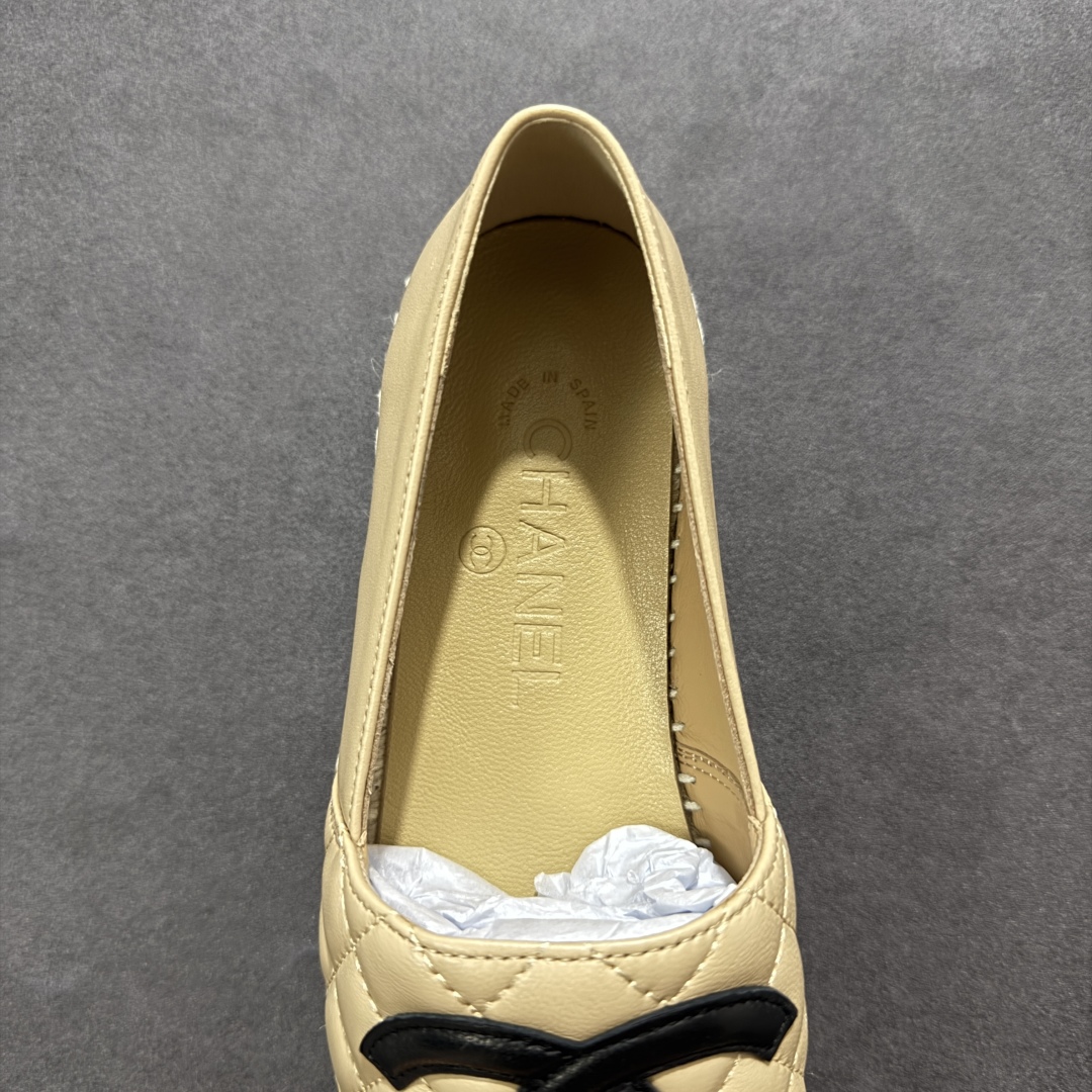 图片[7]-【莞产纯原】原版开发 市售顶级版本 CHANEL 香奈儿经典款 小香渔夫鞋 万年长青款 各路网红单品 春夏百搭款 牛仔裤 短裤轻松驾驭 原版一比一开模 99%还原正品100针麻绳上线，双双纯手工品质保证 原单进口羊皮 内里垫脚均为柔软绵羊皮 天然麻绳配透明橡胶大底 专柜统一包装。 脚背高/或者宽 建议选大一码 尺码： 35 36 37 38 39 40-选品中心