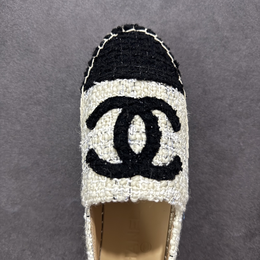 图片[8]-【莞产纯原】原版开发 市售顶级版本 CHANEL 香奈儿经典款 小香渔夫鞋 万年长青款 各路网红单品 春夏百搭款 牛仔裤 短裤轻松驾驭 原版一比一开模 99%还原正品100针麻绳上线，双双纯手工品质保证 原单进口羊皮 内里垫脚均为柔软绵羊皮 天然麻绳配透明橡胶大底 专柜统一包装。 脚背高/或者宽 建议选大一码 尺码： 35 36 37 38 39 40-选品中心