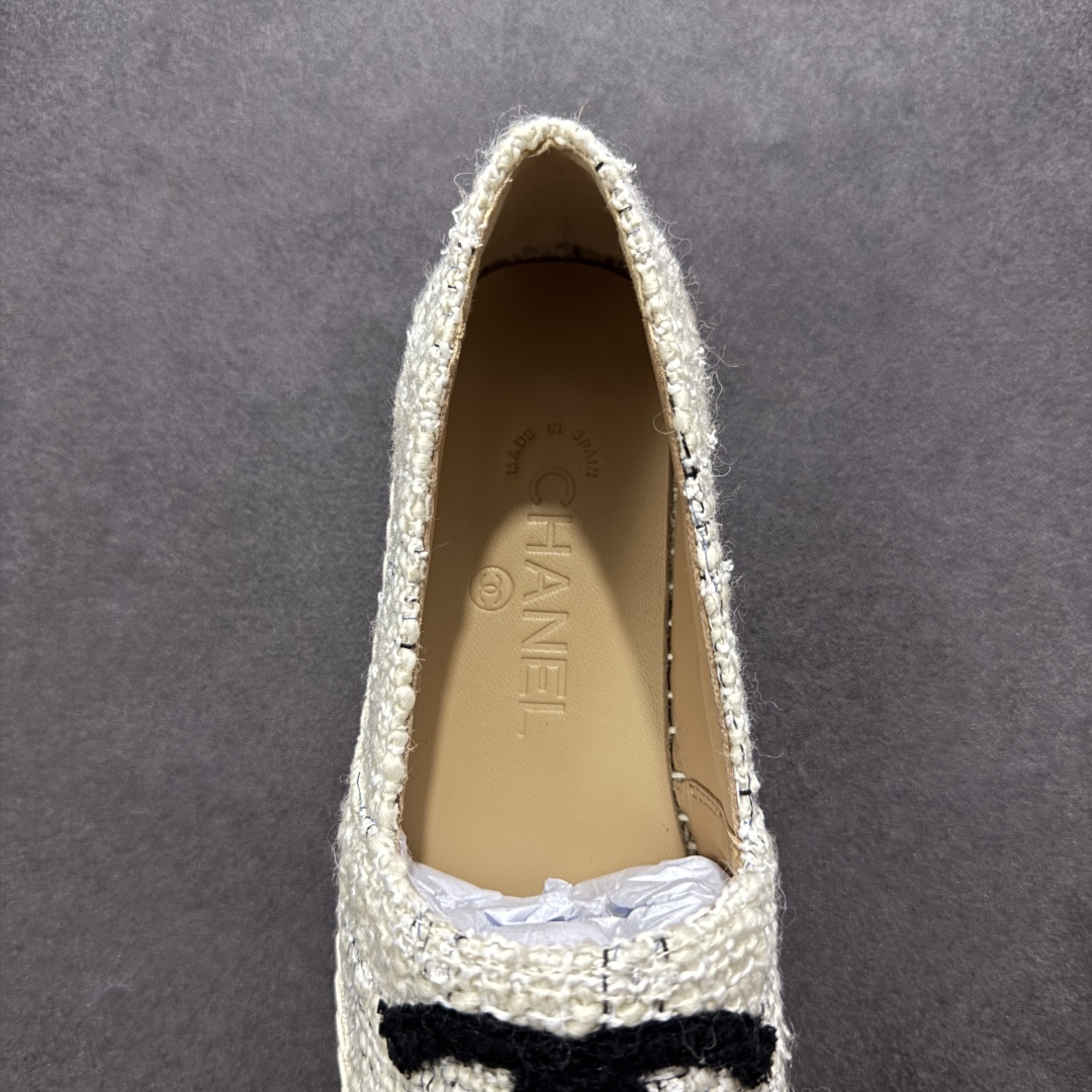 图片[7]-【莞产纯原】原版开发 市售顶级版本 CHANEL 香奈儿经典款 小香渔夫鞋 万年长青款 各路网红单品 春夏百搭款 牛仔裤 短裤轻松驾驭 原版一比一开模 99%还原正品100针麻绳上线，双双纯手工品质保证 原单进口羊皮 内里垫脚均为柔软绵羊皮 天然麻绳配透明橡胶大底 专柜统一包装。 脚背高/或者宽 建议选大一码 尺码： 35 36 37 38 39 40-选品中心