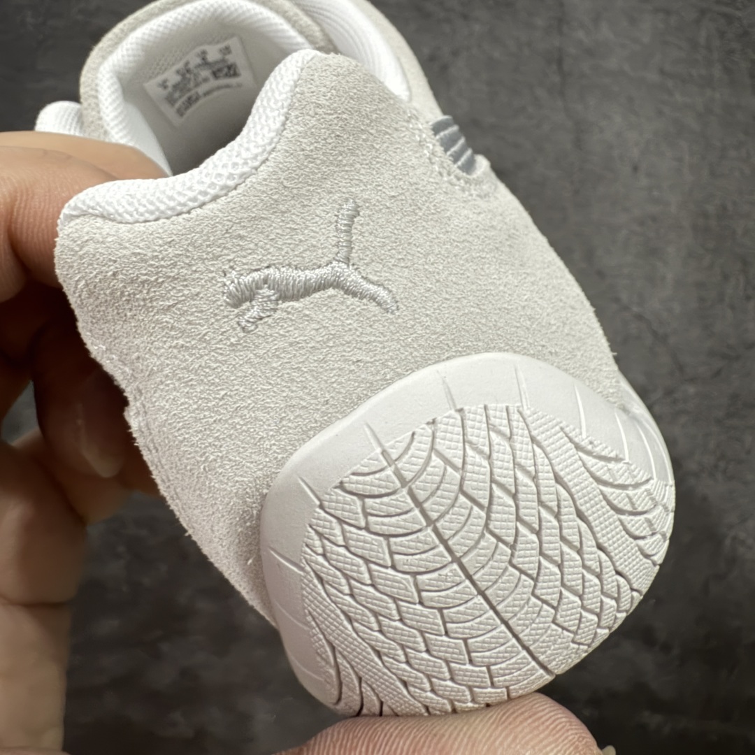 图片[2]-【渠道纯原版】Puma Speedcat OG Sparco 彪马罗马阿莫尔系列 复古运动休闲赛车跑鞋 灰银 目前市场最优版本 无论是版型 细节 烫金走线 完全碾压市场任意版本 欢迎对比🆚 工厂耗时3个月开发 原装档案原数据纸版楦型 采用固色翻毛皮鞋面材质(正确二次成型\’猛帮\’成型工艺🆚区别市面版本!!) 外置原数据开发轻量耐磨橡胶大底💪🏻 全球知名运动品牌PUMA宝马赛车系列 融合了宝马车队的标志性配色 以趣味十足又前卫复古的设计引领潮流 将赛道精神融入街头时尚 开启前卫竞速之旅 主打前卫复古风 Roma鞋款的鞋侧以复古的流线造型 缀以宝马经典Logo 巧妙吸睛 而Speedcat鞋款以亮眼三色条纹元素缀以舒适鞋面 赋予了独特的个性美学 演绎赛车的无尽能量 尺码：36-45 货号：397397-01-选品中心