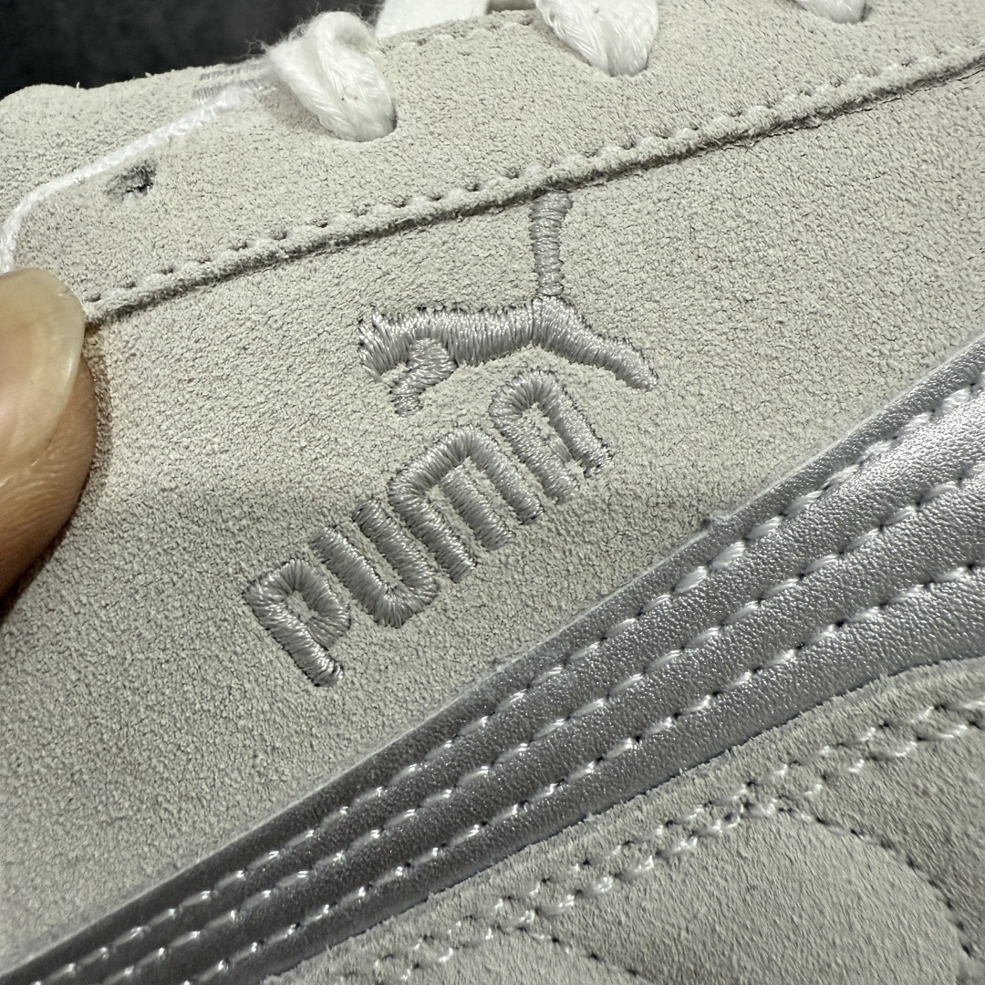 图片[3]-【渠道纯原版】Puma Speedcat OG Sparco 彪马罗马阿莫尔系列 复古运动休闲赛车跑鞋 灰银 目前市场最优版本 无论是版型 细节 烫金走线 完全碾压市场任意版本 欢迎对比🆚 工厂耗时3个月开发 原装档案原数据纸版楦型 采用固色翻毛皮鞋面材质(正确二次成型\’猛帮\’成型工艺🆚区别市面版本!!) 外置原数据开发轻量耐磨橡胶大底💪🏻 全球知名运动品牌PUMA宝马赛车系列 融合了宝马车队的标志性配色 以趣味十足又前卫复古的设计引领潮流 将赛道精神融入街头时尚 开启前卫竞速之旅 主打前卫复古风 Roma鞋款的鞋侧以复古的流线造型 缀以宝马经典Logo 巧妙吸睛 而Speedcat鞋款以亮眼三色条纹元素缀以舒适鞋面 赋予了独特的个性美学 演绎赛车的无尽能量 尺码：36-45 货号：397397-01-选品中心