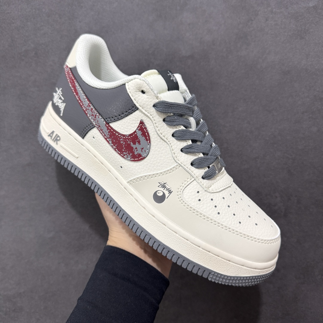 定制版海外限量发售！NIke Air Force 1 '07 Low “斯图西联名——渲染红勾”空军一号 低帮 运动鞋 XS1958-573