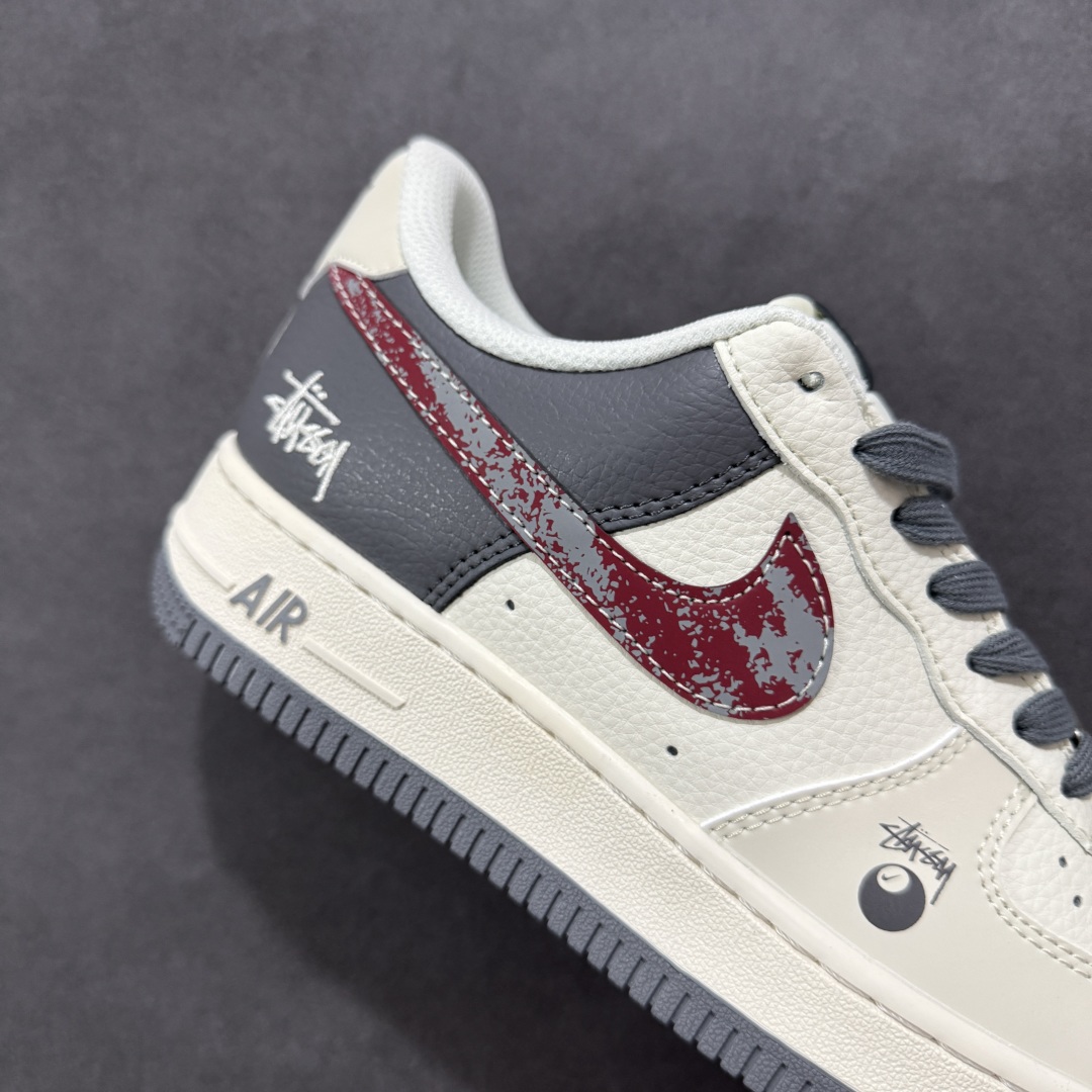 定制版海外限量发售！NIke Air Force 1 '07 Low “斯图西联名——渲染红勾”空军一号 低帮 运动鞋 XS1958-573