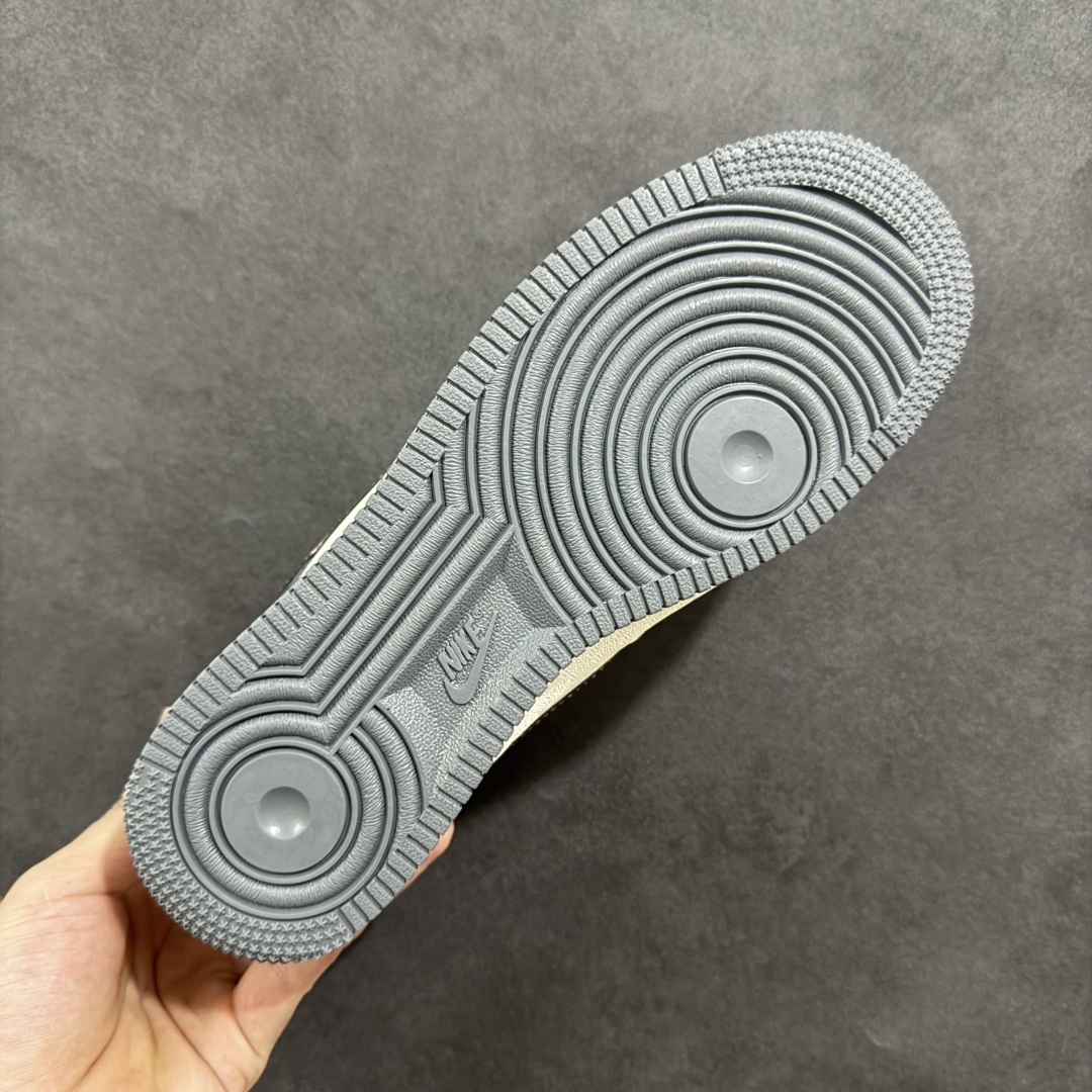 定制版海外限量发售！NIke Air Force 1 '07 Low “斯图西联名——渲染红勾”空军一号 低帮 运动鞋 XS1958-573