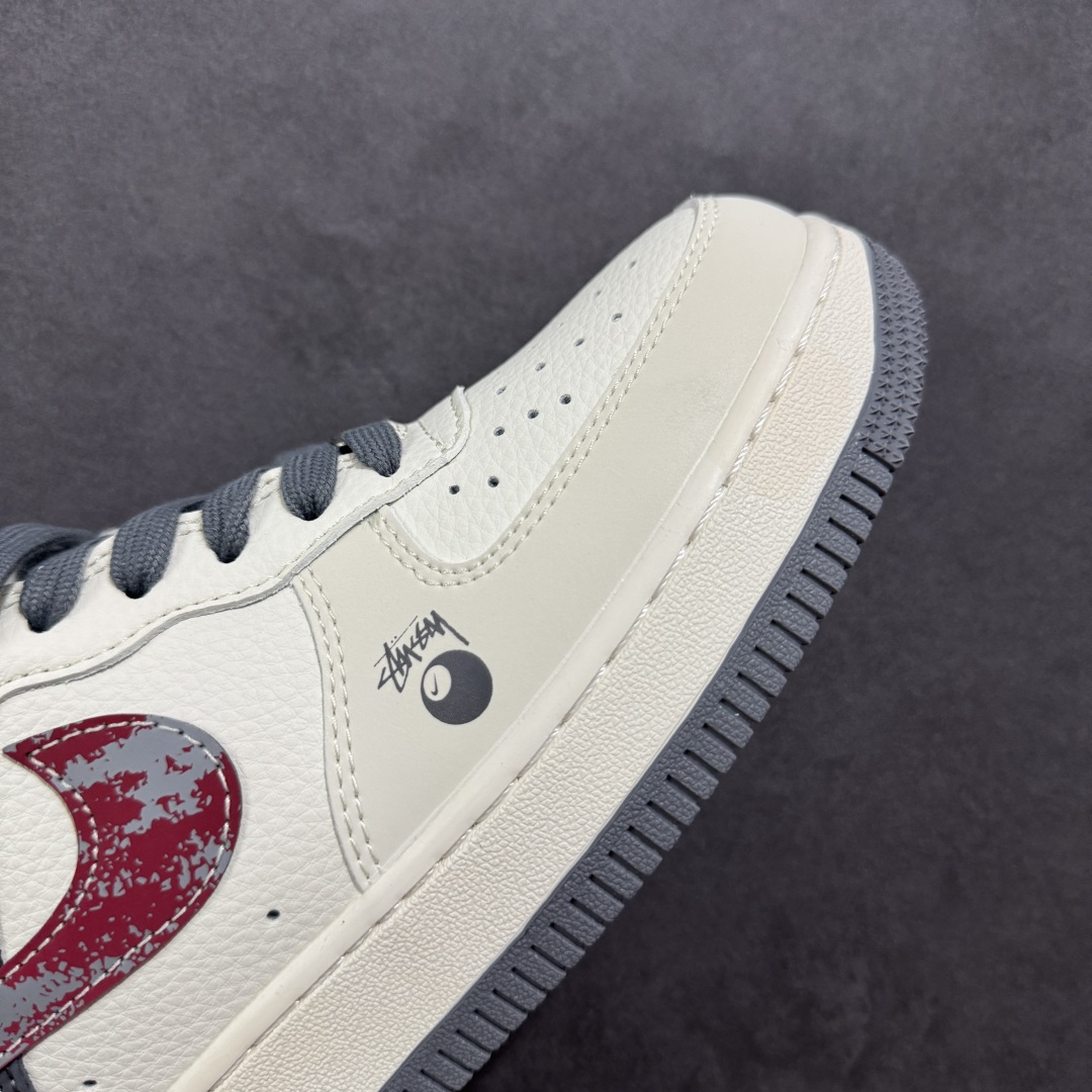 定制版海外限量发售！NIke Air Force 1 '07 Low “斯图西联名——渲染红勾”空军一号 低帮 运动鞋 XS1958-573