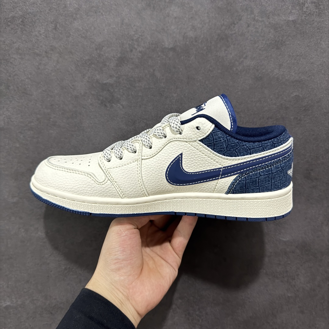 定制版Nike Jordan Air Jordan 1“斯图西联名——米蓝立体勾” 高端定制 低帮 复古 减震 防滑 耐磨 篮球鞋 XS6086-562