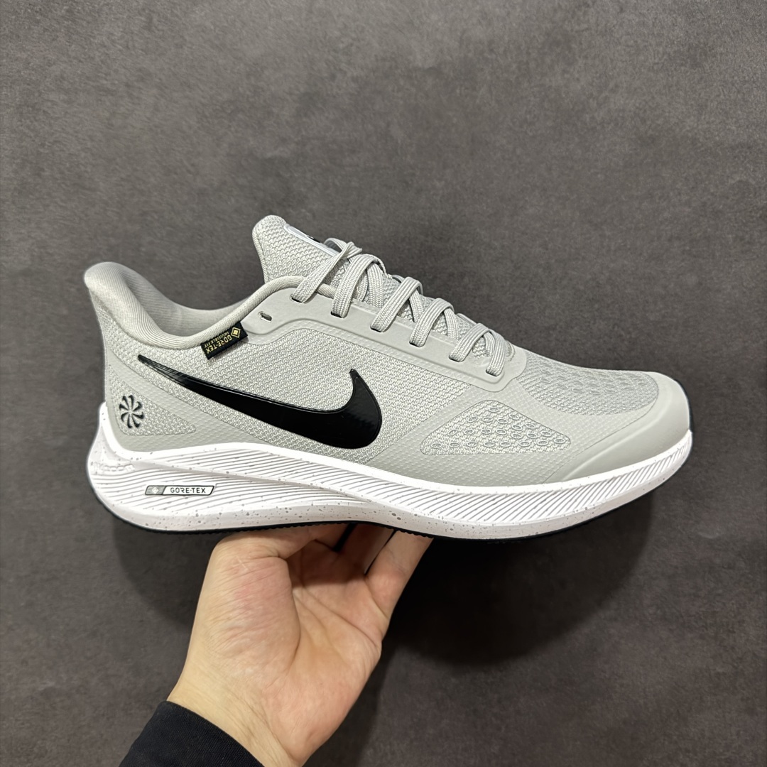  
Nike Gore-Tex 系列轻盈跑鞋舒适百搭缓震运动老爹鞋

鞋面以简约的防水透气网孔,搭配同色