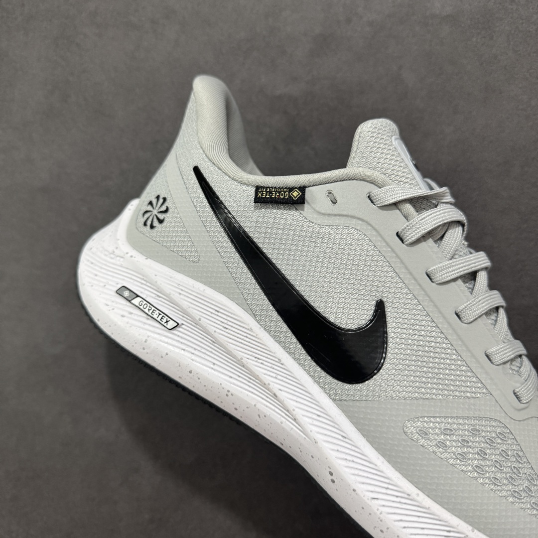  
Nike Gore-Tex 系列轻盈跑鞋舒适百搭缓震运动老爹鞋

鞋面以简约的防水透气网孔,搭配同色