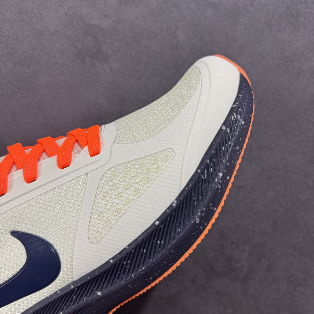  
Nike Gore-Tex 系列轻盈跑鞋舒适百搭缓震运动老爹鞋

鞋面以简约的防水透气网孔,搭配同色