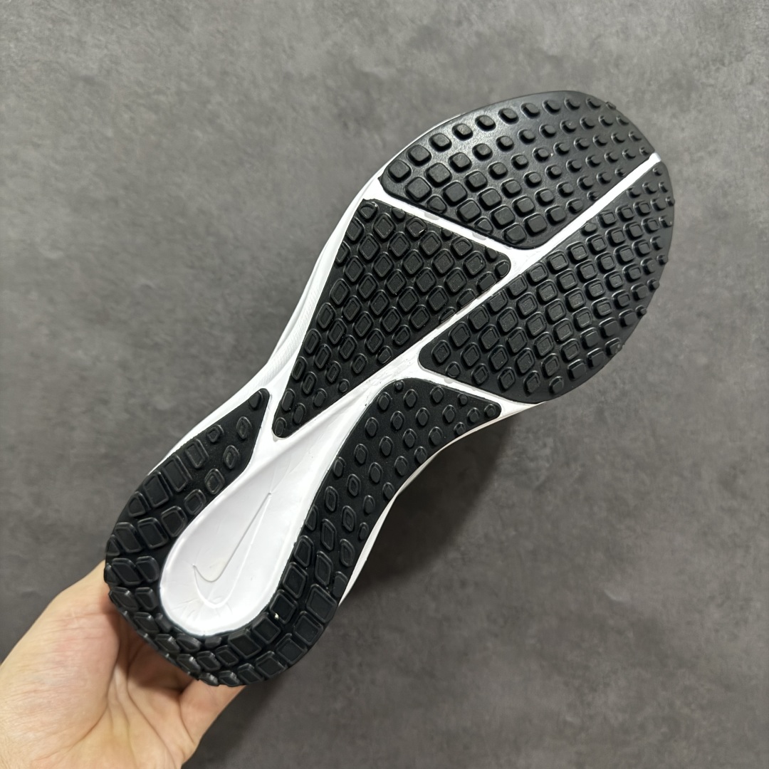 图片[9]-【公司级】Nike Air Zoom Vomero 17 V17 轻便舒适公路跑步鞋 FB1309-001 市场最高版本 满分细节 平台专供品质 中底内置Zoom气垫 区别市场版本 质感柔软 弹力充沛 助力一路畅跑 乐享不停 厚实泡绵缔造舒适的回弹效果 铸就出色跑步表现 该鞋款轻盈透气 带你步入舒适新境界 疾速刺激感和非凡舒适脚感交织 定能让跑者在迈步间找到渴望已久的跑步乐趣 自如掌控跑步节奏、配速和里程 足底缓震配置赋予双足柔软舒适感受 助你一路畅跑 缓震设计 在双足触地时有助提供舒适脚感 搭载性能出众的 ZoomX 和 Cushlon 泡绵 营造柔软舒适脚感 助你稳稳迈步 基于跑者反馈 简化中底设计 带来出色舒适感 尺码：36 36.5 37.5 38 38.5 39 40 40.5 41 42 42.5 43 44 44.5 45-选品中心
