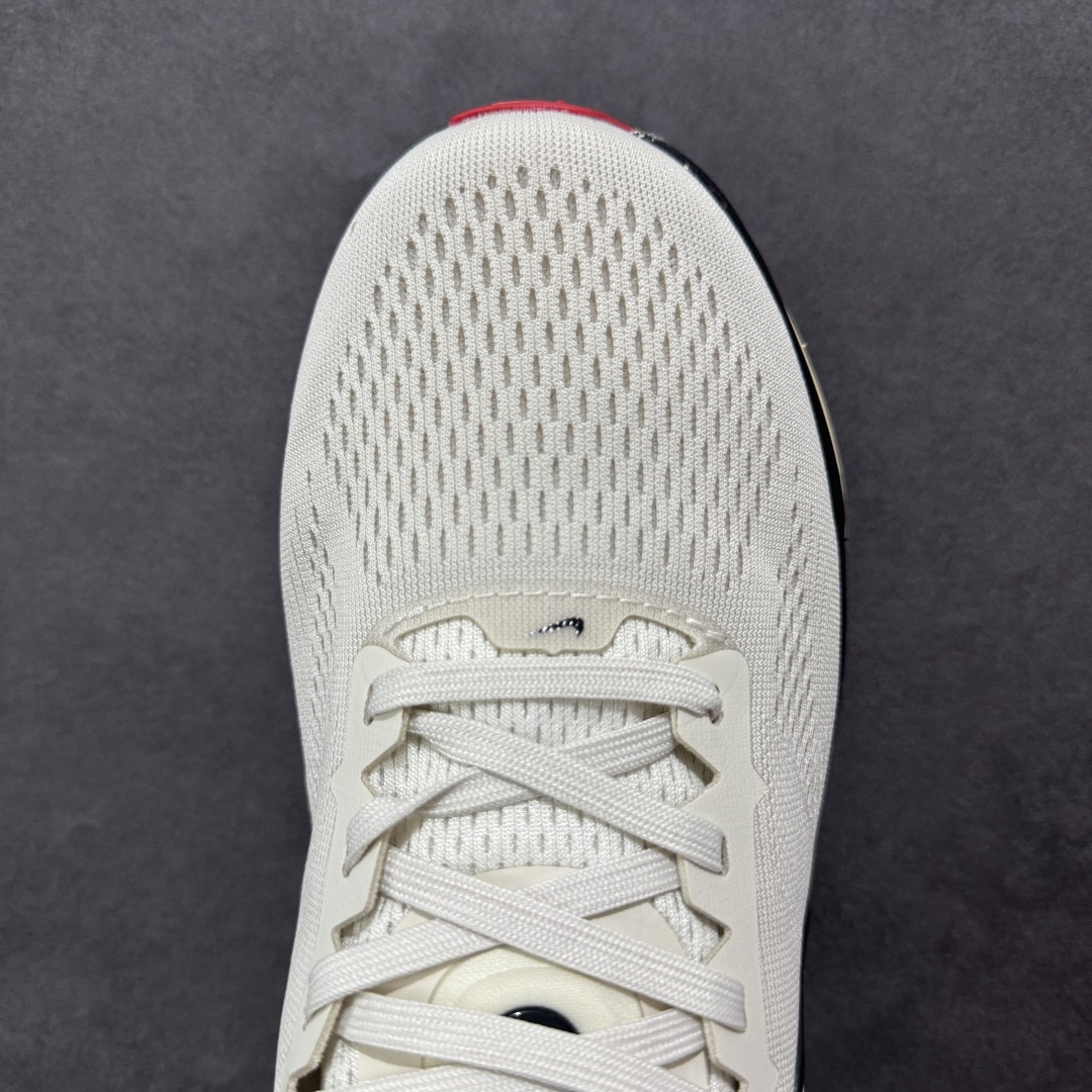 图片[8]-【公司级】Nike Air Zoom Vomero 17 V17 轻便舒适公路跑步鞋 FB1309-001 市场最高版本 满分细节 平台专供品质 中底内置Zoom气垫 区别市场版本 质感柔软 弹力充沛 助力一路畅跑 乐享不停 厚实泡绵缔造舒适的回弹效果 铸就出色跑步表现 该鞋款轻盈透气 带你步入舒适新境界 疾速刺激感和非凡舒适脚感交织 定能让跑者在迈步间找到渴望已久的跑步乐趣 自如掌控跑步节奏、配速和里程 足底缓震配置赋予双足柔软舒适感受 助你一路畅跑 缓震设计 在双足触地时有助提供舒适脚感 搭载性能出众的 ZoomX 和 Cushlon 泡绵 营造柔软舒适脚感 助你稳稳迈步 基于跑者反馈 简化中底设计 带来出色舒适感 尺码：36 36.5 37.5 38 38.5 39 40 40.5 41 42 42.5 43 44 44.5 45-选品中心