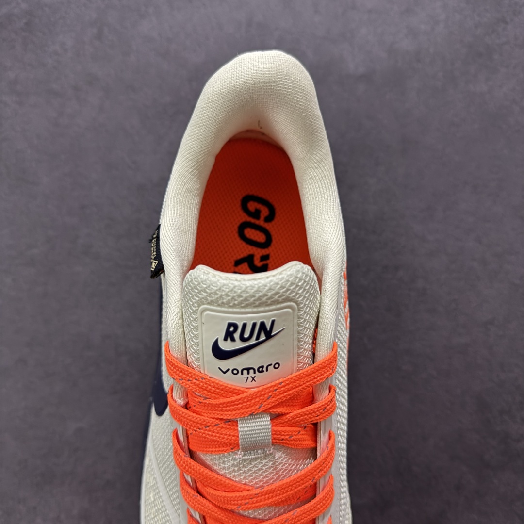  
Nike Gore-Tex 系列轻盈跑鞋舒适百搭缓震运动老爹鞋

鞋面以简约的防水透气网孔,搭配同色