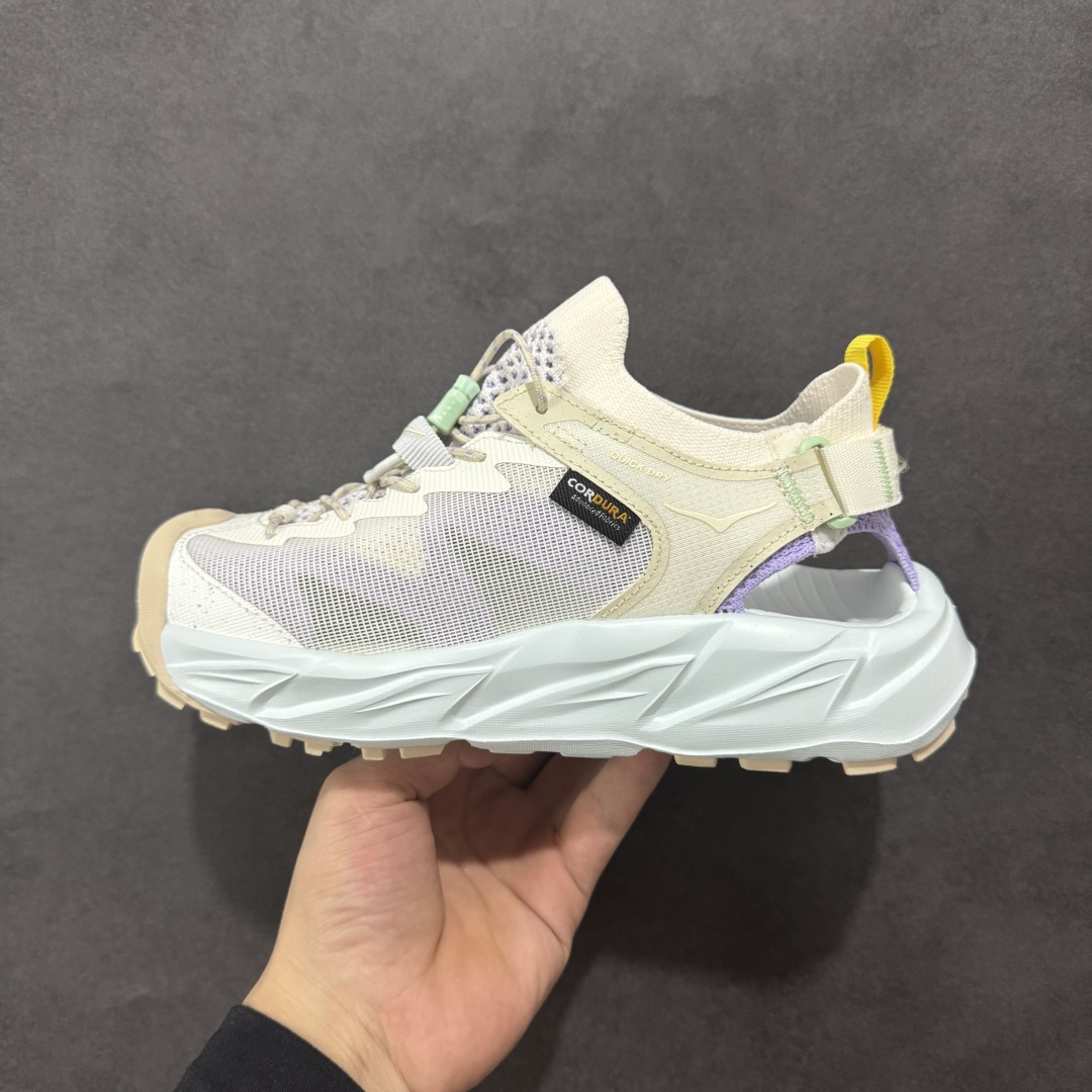 图片[2]-【绿x版】Hoka W Hopara 2 霍帕拉系列水路两用溯溪涉水休闲户外露营凉鞋 作为先锋品牌的 HOKA ONE ONE总是以独特的方式 HOPARA是一款溯溪鞋 又名排水鞋 可长期用于涉水和溯溪 保护脚底和脚趾的安全和舒适 鞋面材料速干 透气 耐磨 鞋底防滑 耐磨 抓地能力强 出于安全考虑 设计要求较高-涉水溯溪过程中 水 泥沙 可以直接从鞋内大孔排出 细纹鞋底使在岩石上抓地能力强 避免打滑 而上路后 鞋面具有快干透气等优点 尺码：36 36.5 37.5 38 39 40 40.5 41 42 42.5 43 44 45-选品中心