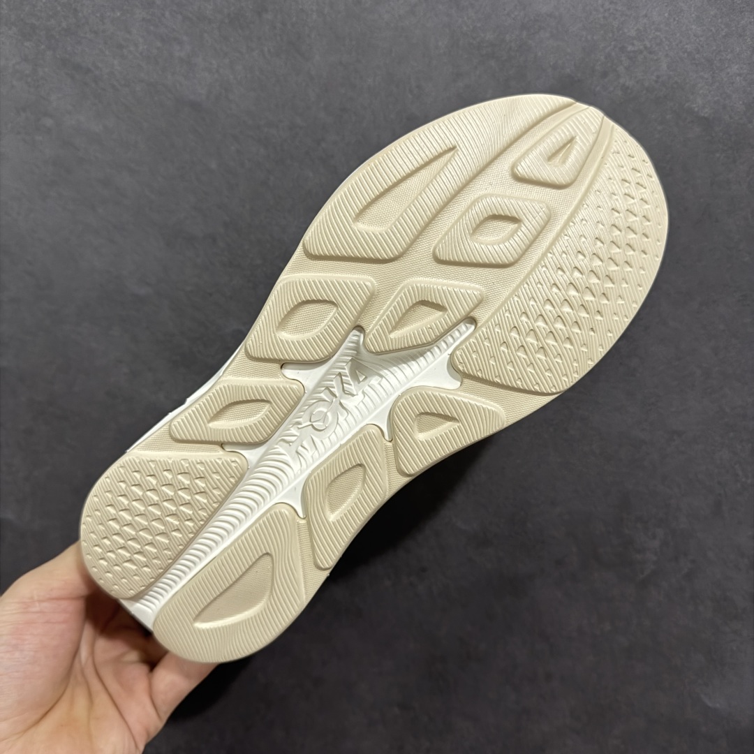 图片[9]-【纯原版】HOKA ONE ONE RINCON 4 舒适防滑耐磨低帮休闲跑步鞋 林康4代 Rincon 4 是一款日常训练用的跑步鞋，踩上去的感觉很结实。它适合中短距离跑步，但如果您习惯于稍硬的感觉，也可以用于长距离跑步。但它的速度不够快，不能作为速度训练鞋，也不够柔软，不能作为恢复训练鞋，日常里程跑才是它的优势所在。如果您想尝试 Hoka 跑鞋，又想享受极具竞争力的价格，那就试试这款鞋吧。尺码：36 36.5 37.5 38 38.5 39 40 40.5 41 42 42.5 43 44 44.5 45-选品中心