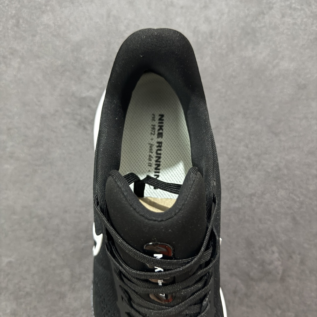 图片[7]-【公司级】Nike Air Zoom Vomero 17 V17 轻便舒适公路跑步鞋 FB1309-001 市场最高版本 满分细节 平台专供品质 中底内置Zoom气垫 区别市场版本 质感柔软 弹力充沛 助力一路畅跑 乐享不停 厚实泡绵缔造舒适的回弹效果 铸就出色跑步表现 该鞋款轻盈透气 带你步入舒适新境界 疾速刺激感和非凡舒适脚感交织 定能让跑者在迈步间找到渴望已久的跑步乐趣 自如掌控跑步节奏、配速和里程 足底缓震配置赋予双足柔软舒适感受 助你一路畅跑 缓震设计 在双足触地时有助提供舒适脚感 搭载性能出众的 ZoomX 和 Cushlon 泡绵 营造柔软舒适脚感 助你稳稳迈步 基于跑者反馈 简化中底设计 带来出色舒适感 尺码：36 36.5 37.5 38 38.5 39 40 40.5 41 42 42.5 43 44 44.5 45-选品中心