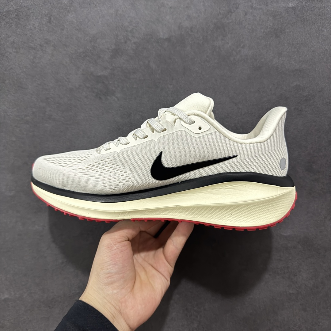 图片[2]-【公司级】Nike Air Zoom Vomero 17 V17 轻便舒适公路跑步鞋 FB1309-001 市场最高版本 满分细节 平台专供品质 中底内置Zoom气垫 区别市场版本 质感柔软 弹力充沛 助力一路畅跑 乐享不停 厚实泡绵缔造舒适的回弹效果 铸就出色跑步表现 该鞋款轻盈透气 带你步入舒适新境界 疾速刺激感和非凡舒适脚感交织 定能让跑者在迈步间找到渴望已久的跑步乐趣 自如掌控跑步节奏、配速和里程 足底缓震配置赋予双足柔软舒适感受 助你一路畅跑 缓震设计 在双足触地时有助提供舒适脚感 搭载性能出众的 ZoomX 和 Cushlon 泡绵 营造柔软舒适脚感 助你稳稳迈步 基于跑者反馈 简化中底设计 带来出色舒适感 尺码：36 36.5 37.5 38 38.5 39 40 40.5 41 42 42.5 43 44 44.5 45-选品中心