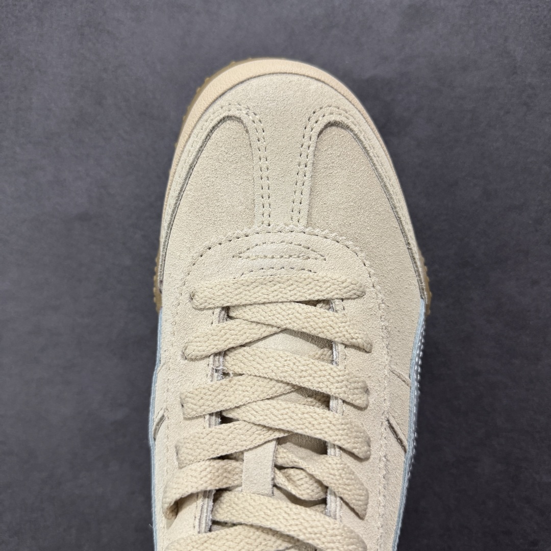 160 Puma Palermo 防滑耐磨低帮德训板鞋 孔眼底座和脚趾凸起由绒面革材料制成 402980-02