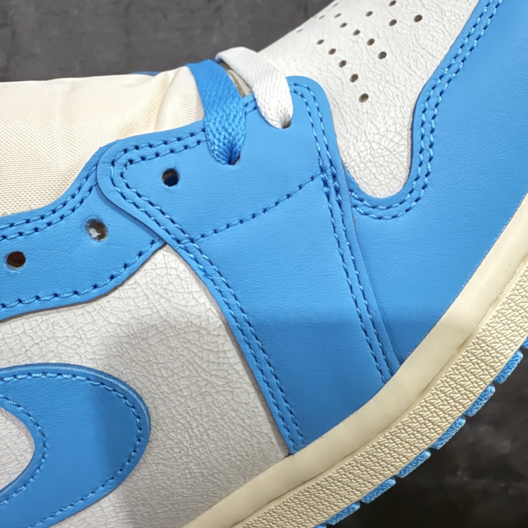 图片[5]-【PK纯原】Air Jordan 1 High OG \”UNC Reimagined\” AJ1 乔1做旧北卡蓝复刻 爆裂纹高帮篮球鞋 DZ5485-402 全新批次 原厂皮料 正确爆裂纹 清洁度超高，所有细节经得起推敲，外贸零售首选版本 高价零售推荐版本💪🏻 原楦原纸板开发 极致一眼正品既视感 原厂皮料 原厂拉帮工艺 全部采用原厂电脑车 针距 边距完全同步原鞋 原厂特供皮料承诺百分百一致原鞋 鞋面清洁度最高QC检验标准 控制溢胶 飞翼3D高频深度立体 全市场仅此一家 鞋盒、防尘纸 均采购来自原厂 尺码：40 40.5 41 42 42.5 43 44 44.5 45 46 47.5-选品中心