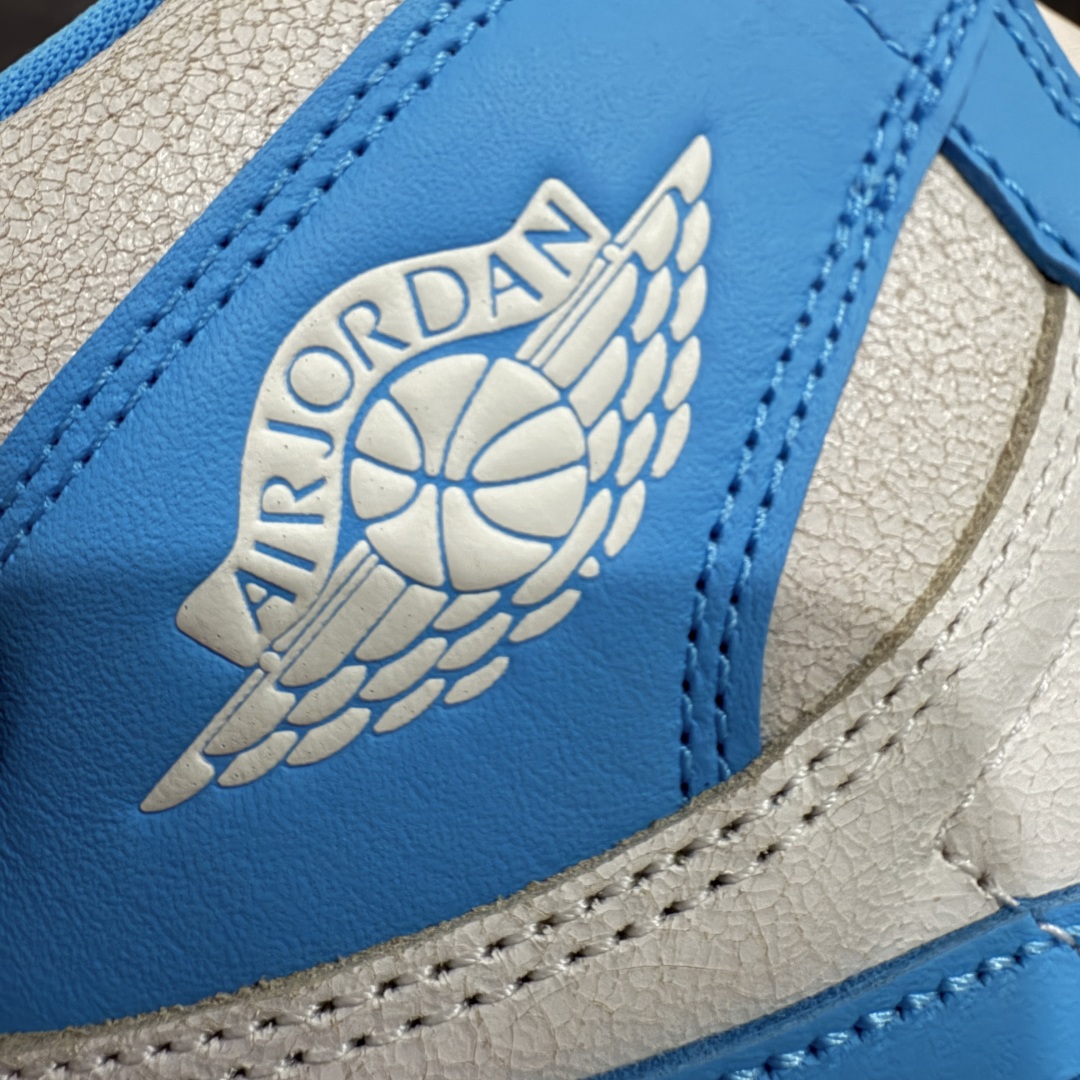 图片[3]-【PK纯原】Air Jordan 1 High OG \”UNC Reimagined\” AJ1 乔1做旧北卡蓝复刻 爆裂纹高帮篮球鞋 DZ5485-402 全新批次 原厂皮料 正确爆裂纹 清洁度超高，所有细节经得起推敲，外贸零售首选版本 高价零售推荐版本💪🏻 原楦原纸板开发 极致一眼正品既视感 原厂皮料 原厂拉帮工艺 全部采用原厂电脑车 针距 边距完全同步原鞋 原厂特供皮料承诺百分百一致原鞋 鞋面清洁度最高QC检验标准 控制溢胶 飞翼3D高频深度立体 全市场仅此一家 鞋盒、防尘纸 均采购来自原厂 尺码：40 40.5 41 42 42.5 43 44 44.5 45 46 47.5-选品中心