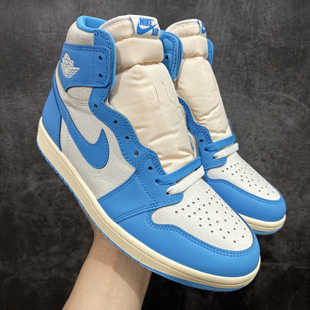 【PK纯原】Air Jordan 1 High OG \”UNC Reimagined\” AJ1 乔1做旧北卡蓝复刻 爆裂纹高帮篮球鞋 DZ5485-402 全新批次 原厂皮料 正确爆裂纹 清洁度超高，所有细节经得起推敲，外贸零售首选版本 高价零售推荐版本💪🏻 原楦原纸板开发 极致一眼正品既视感 原厂皮料 原厂拉帮工艺 全部采用原厂电脑车 针距 边距完全同步原鞋 原厂特供皮料承诺百分百一致原鞋 鞋面清洁度最高QC检验标准 控制溢胶 飞翼3D高频深度立体 全市场仅此一家 鞋盒、防尘纸 均采购来自原厂 尺码：40 40.5 41 42 42.5 43 44 44.5 45 46 47.5-选品中心
