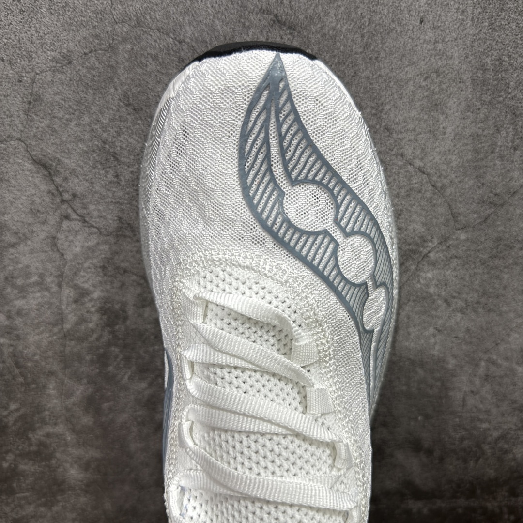 
SAUCONY索康尼 ENDORPHIN PRO4系列 男女低帮缓震跑步鞋 
索康尼推出的跑鞋是一款