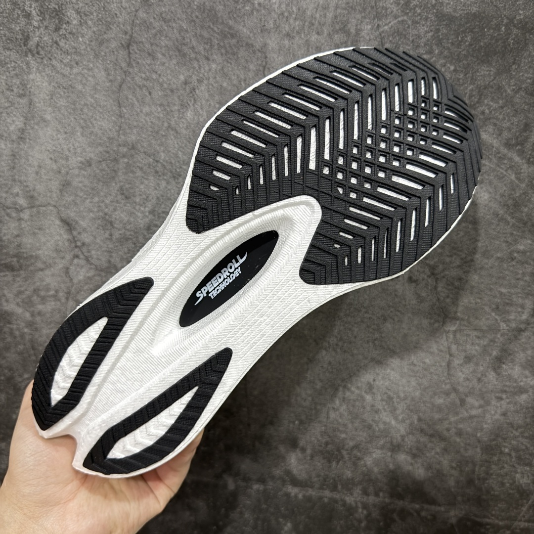  
SAUCONY索康尼 ENDORPHIN PRO4系列 男女低帮缓震跑步鞋 
索康尼推出的跑鞋是一款