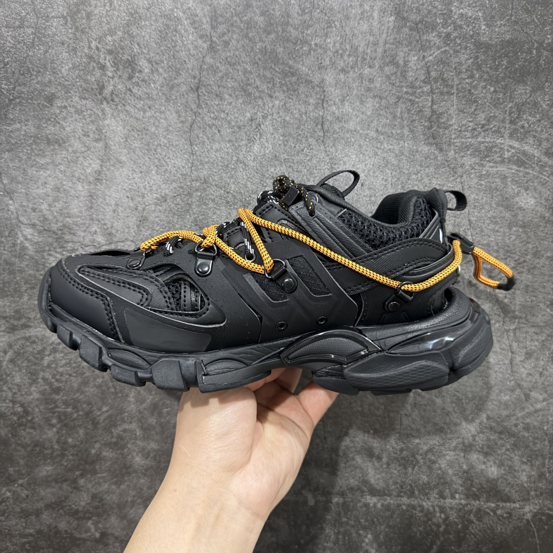  
Balenciaga 巴黎世家 Track Sneaker 巴黎世家三代 户外概念复古老爹鞋 
老牌