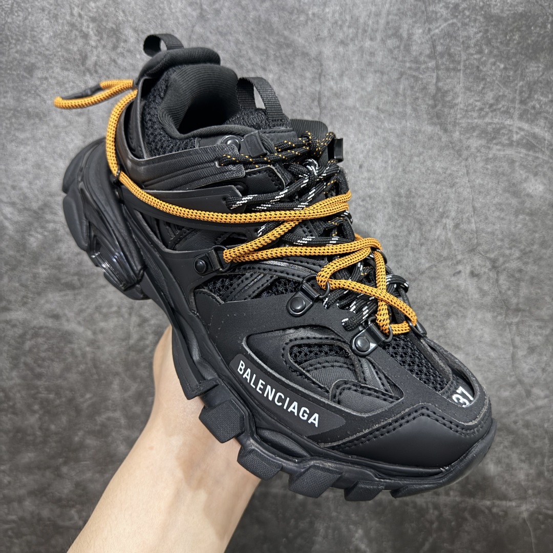  
Balenciaga 巴黎世家 Track Sneaker 巴黎世家三代 户外概念复古老爹鞋 
老牌