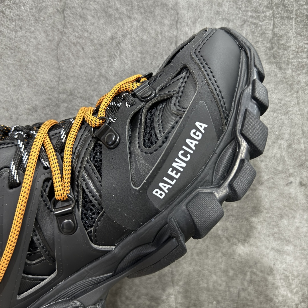  
Balenciaga 巴黎世家 Track Sneaker 巴黎世家三代 户外概念复古老爹鞋 
老牌