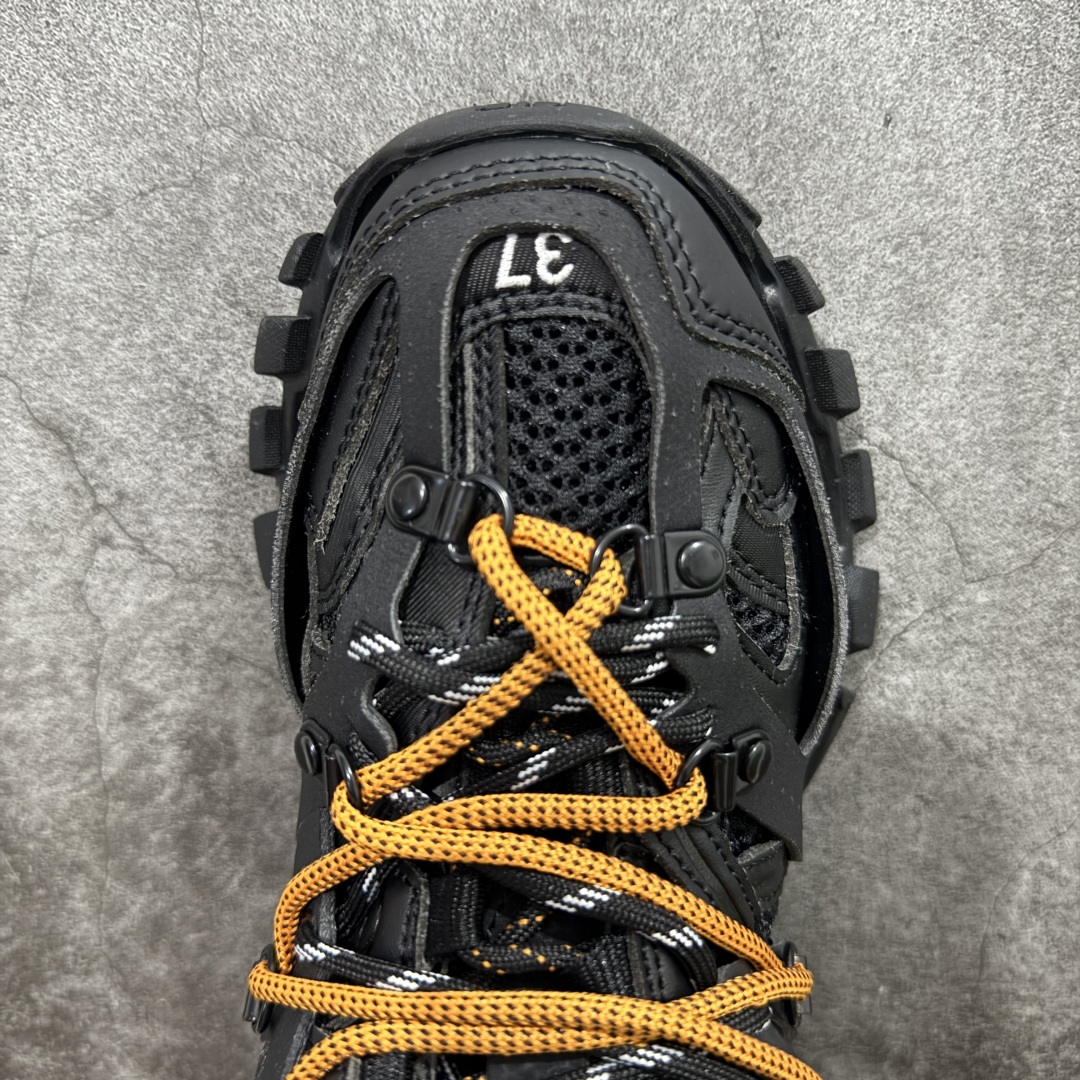  
Balenciaga 巴黎世家 Track Sneaker 巴黎世家三代 户外概念复古老爹鞋 
老牌