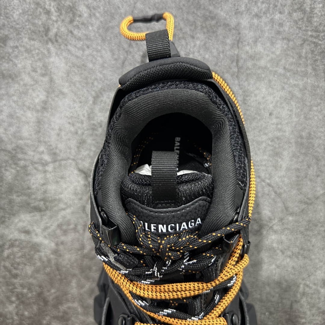  
Balenciaga 巴黎世家 Track Sneaker 巴黎世家三代 户外概念复古老爹鞋 
老牌