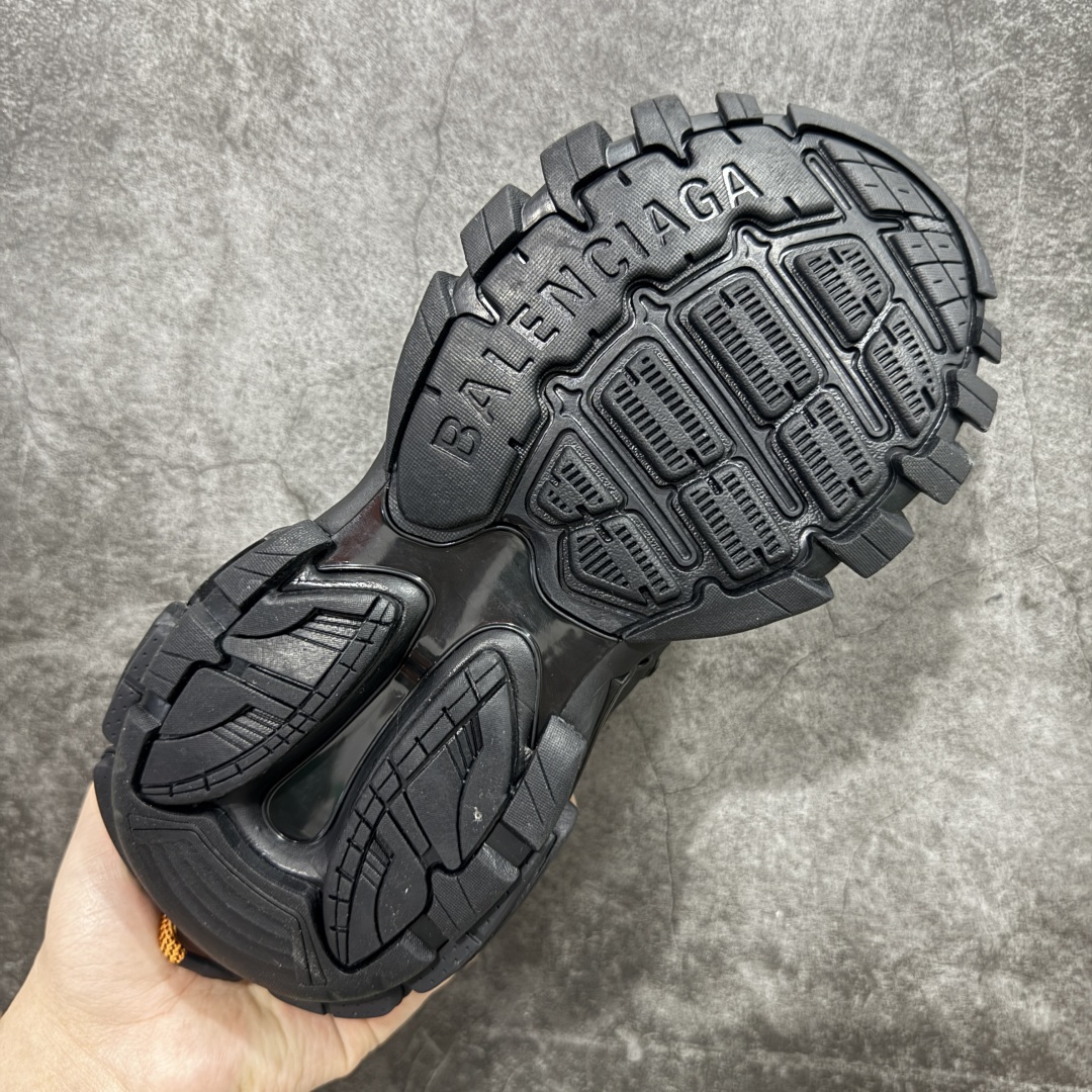  
Balenciaga 巴黎世家 Track Sneaker 巴黎世家三代 户外概念复古老爹鞋 
老牌