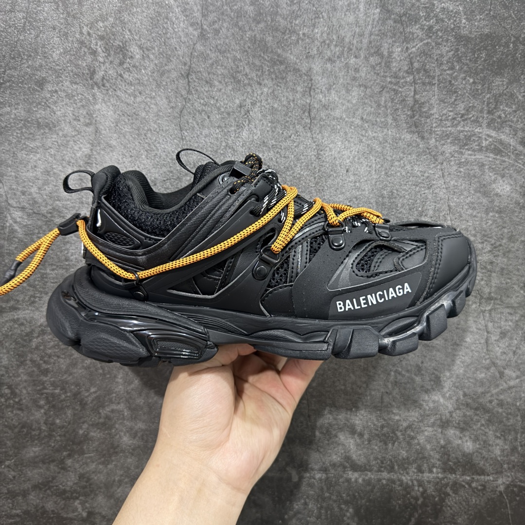  
Balenciaga 巴黎世家 Track Sneaker 巴黎世家三代 户外概念复古老爹鞋 
老牌