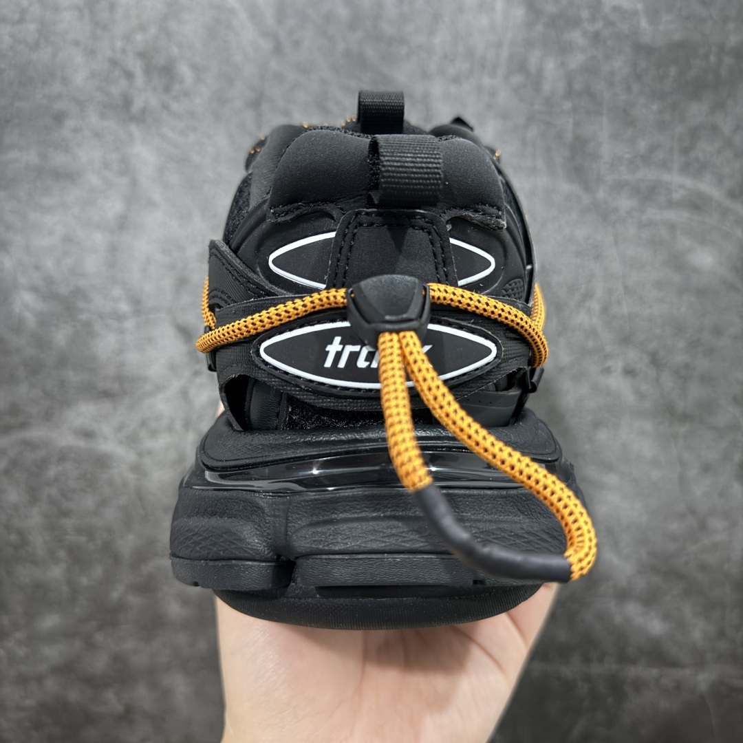  
Balenciaga 巴黎世家 Track Sneaker 巴黎世家三代 户外概念复古老爹鞋 
老牌