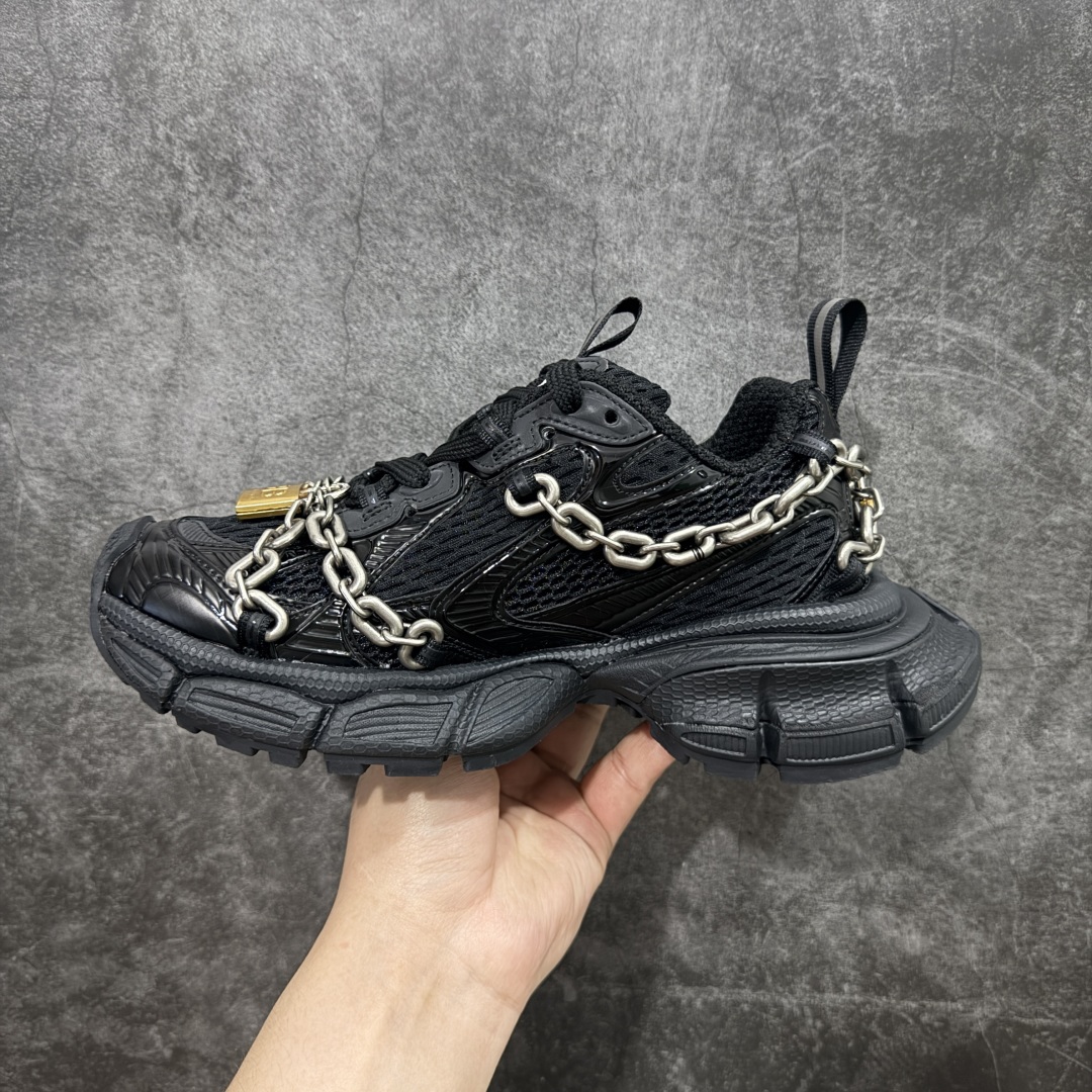 图片[2]-【VG零售版】BALENCIAGA 3XL Sneakers 巴黎世家十代网布系带低帮走秀复古老爹鞋 锁链⛓️绑带款 全套原纸板楦头开发 最原汁原味的灵魂版型 全鞋荧光划线卡点 胶水把控整洁度追求极致完美 每一双都是工艺品 多重QC质检 超越公司货的品控标准 实实在在的免检产品 原盒原配 正确字体电绣 粗细、位置、大小正确 侧边TPU 透气孔匹配意产原版 正确分离大底 TPU软底 原版一致大底LOGO 立体感十足 原厂皮料水洗做旧 采购原厂网纱 不含皮革 网布材料和聚氨酯 磨损效果 鞋头边缘和后帮 Balenciaga 徽标 鞋面和后跟凸印尺码 鞋舌 3XL 橡胶品牌标识和反光细节 鞋帮拉袢和鞋舌拉祥 配反光细节 备用鞋带在鞋履前侧 可在穿着前取下 便于不同造型搭配 正常尺码 尺码：35 36 37 38 39 40 41 42 43 44 45 46-选品中心