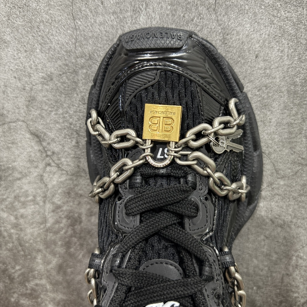 图片[5]-【VG零售版】BALENCIAGA 3XL Sneakers 巴黎世家十代网布系带低帮走秀复古老爹鞋 锁链⛓️绑带款 全套原纸板楦头开发 最原汁原味的灵魂版型 全鞋荧光划线卡点 胶水把控整洁度追求极致完美 每一双都是工艺品 多重QC质检 超越公司货的品控标准 实实在在的免检产品 原盒原配 正确字体电绣 粗细、位置、大小正确 侧边TPU 透气孔匹配意产原版 正确分离大底 TPU软底 原版一致大底LOGO 立体感十足 原厂皮料水洗做旧 采购原厂网纱 不含皮革 网布材料和聚氨酯 磨损效果 鞋头边缘和后帮 Balenciaga 徽标 鞋面和后跟凸印尺码 鞋舌 3XL 橡胶品牌标识和反光细节 鞋帮拉袢和鞋舌拉祥 配反光细节 备用鞋带在鞋履前侧 可在穿着前取下 便于不同造型搭配 正常尺码 尺码：35 36 37 38 39 40 41 42 43 44 45 46-选品中心