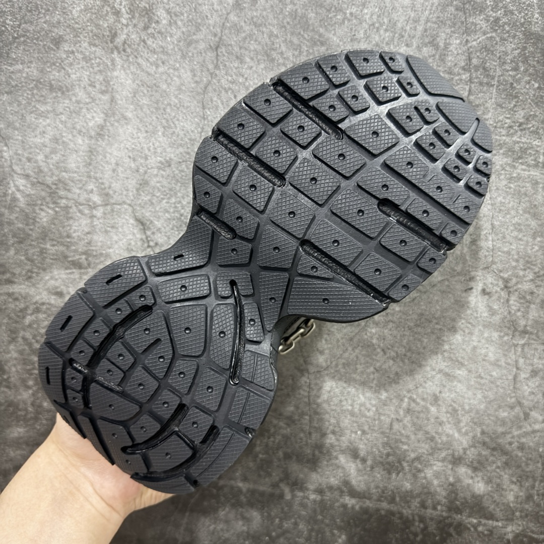 图片[9]-【VG零售版】BALENCIAGA 3XL Sneakers 巴黎世家十代网布系带低帮走秀复古老爹鞋 锁链⛓️绑带款 全套原纸板楦头开发 最原汁原味的灵魂版型 全鞋荧光划线卡点 胶水把控整洁度追求极致完美 每一双都是工艺品 多重QC质检 超越公司货的品控标准 实实在在的免检产品 原盒原配 正确字体电绣 粗细、位置、大小正确 侧边TPU 透气孔匹配意产原版 正确分离大底 TPU软底 原版一致大底LOGO 立体感十足 原厂皮料水洗做旧 采购原厂网纱 不含皮革 网布材料和聚氨酯 磨损效果 鞋头边缘和后帮 Balenciaga 徽标 鞋面和后跟凸印尺码 鞋舌 3XL 橡胶品牌标识和反光细节 鞋帮拉袢和鞋舌拉祥 配反光细节 备用鞋带在鞋履前侧 可在穿着前取下 便于不同造型搭配 正常尺码 尺码：35 36 37 38 39 40 41 42 43 44 45 46-选品中心