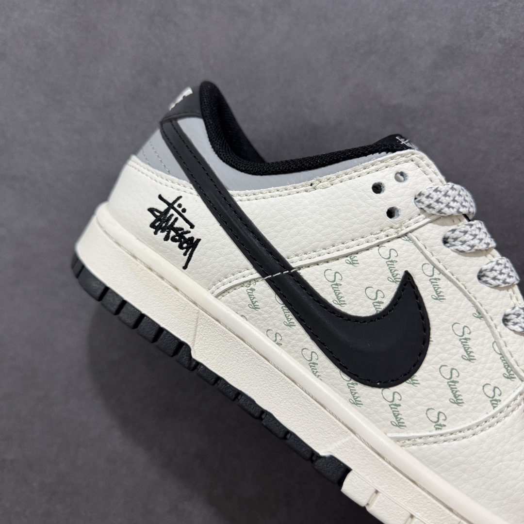  
【定制版】Nike SB Dunk Low 斯图西联名 立体黑勾 周年高端定制 低帮休闲板鞋 XS6